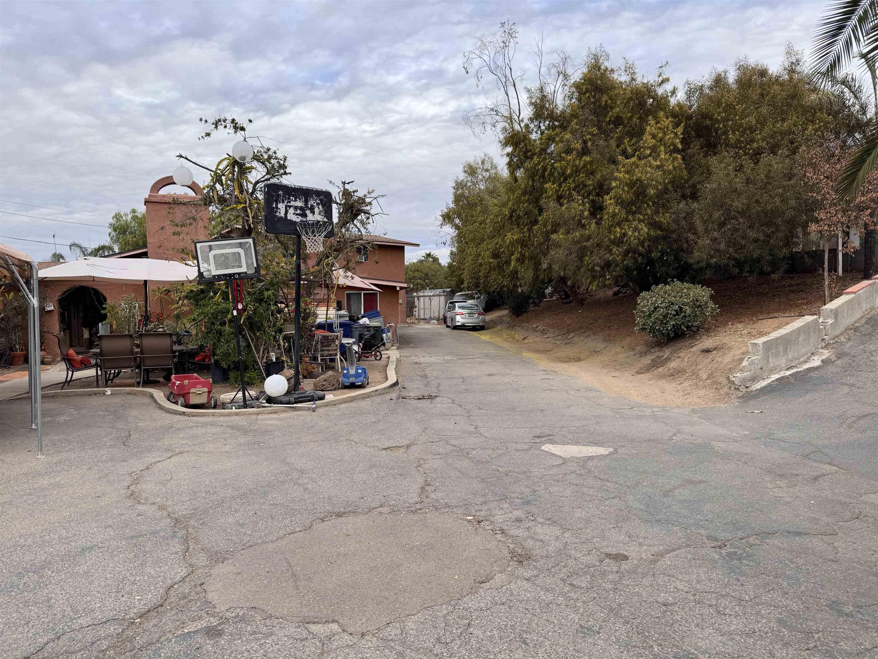 1708 E Mission