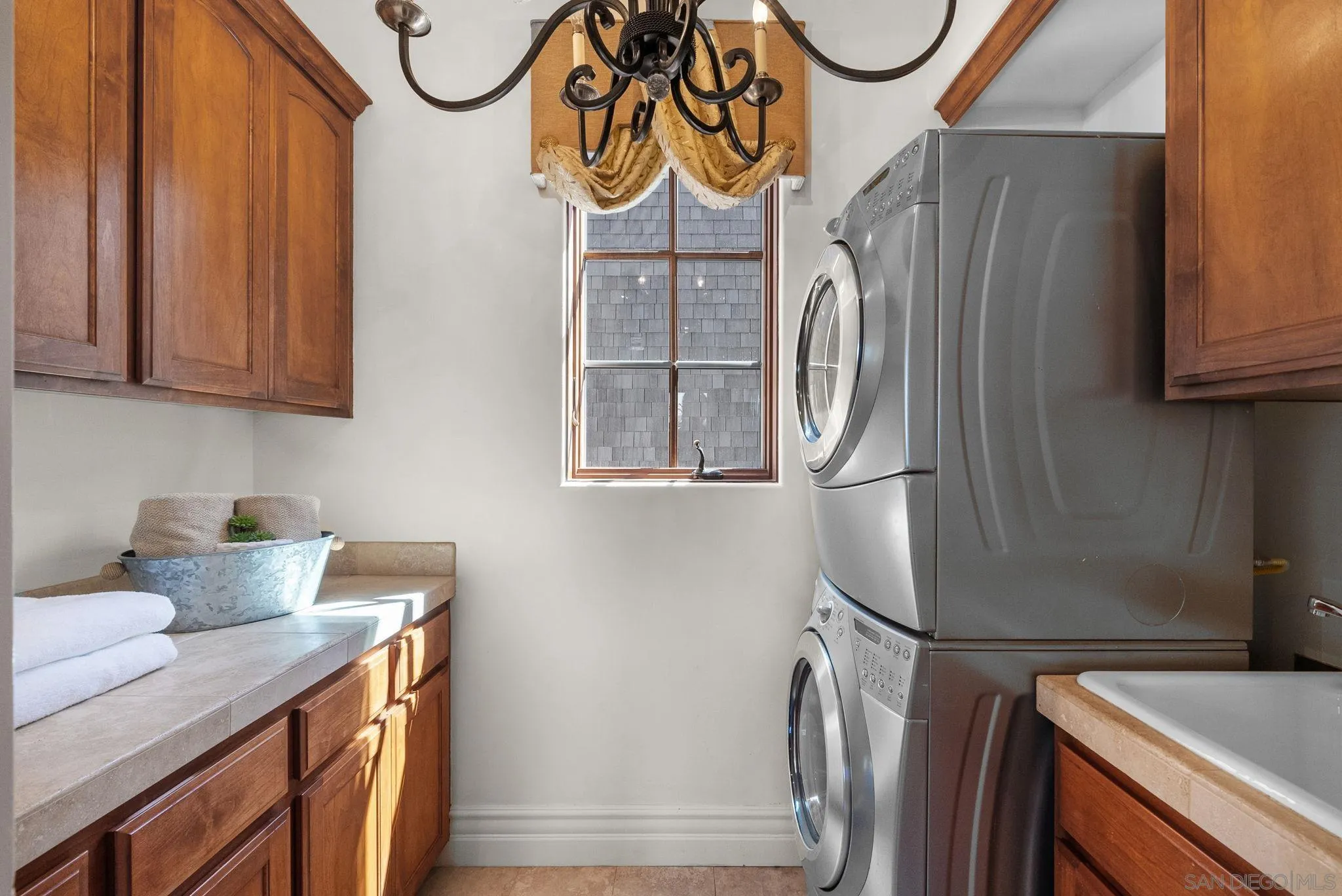 La Jolla, California 92037, United States, 4 Bedrooms Bedrooms, ,5 BathroomsBathrooms,Residential,Active,88928