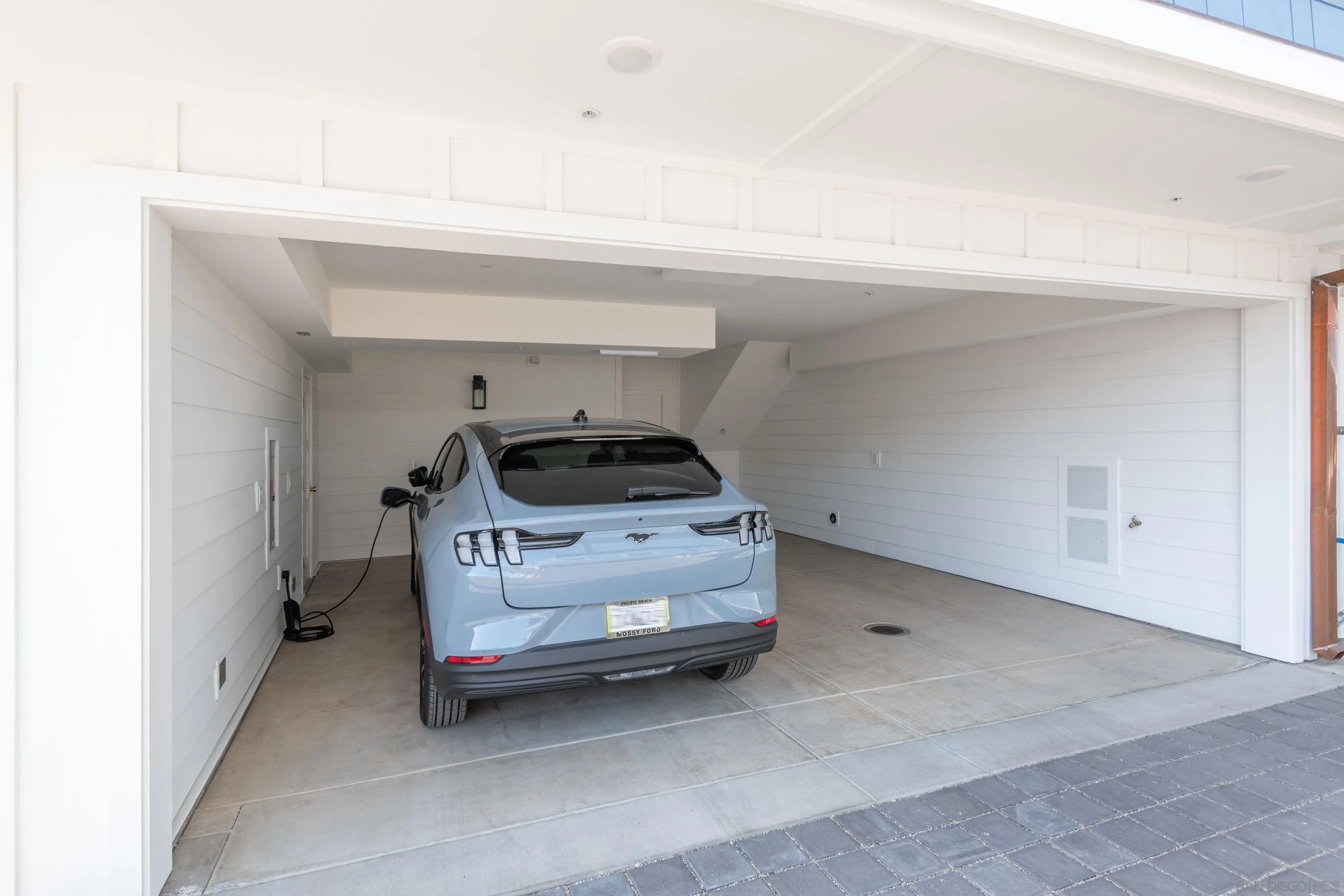 Coronado, California 92118, United States, 3 Bedrooms Bedrooms, ,4 BathroomsBathrooms,Residential,Active,11340