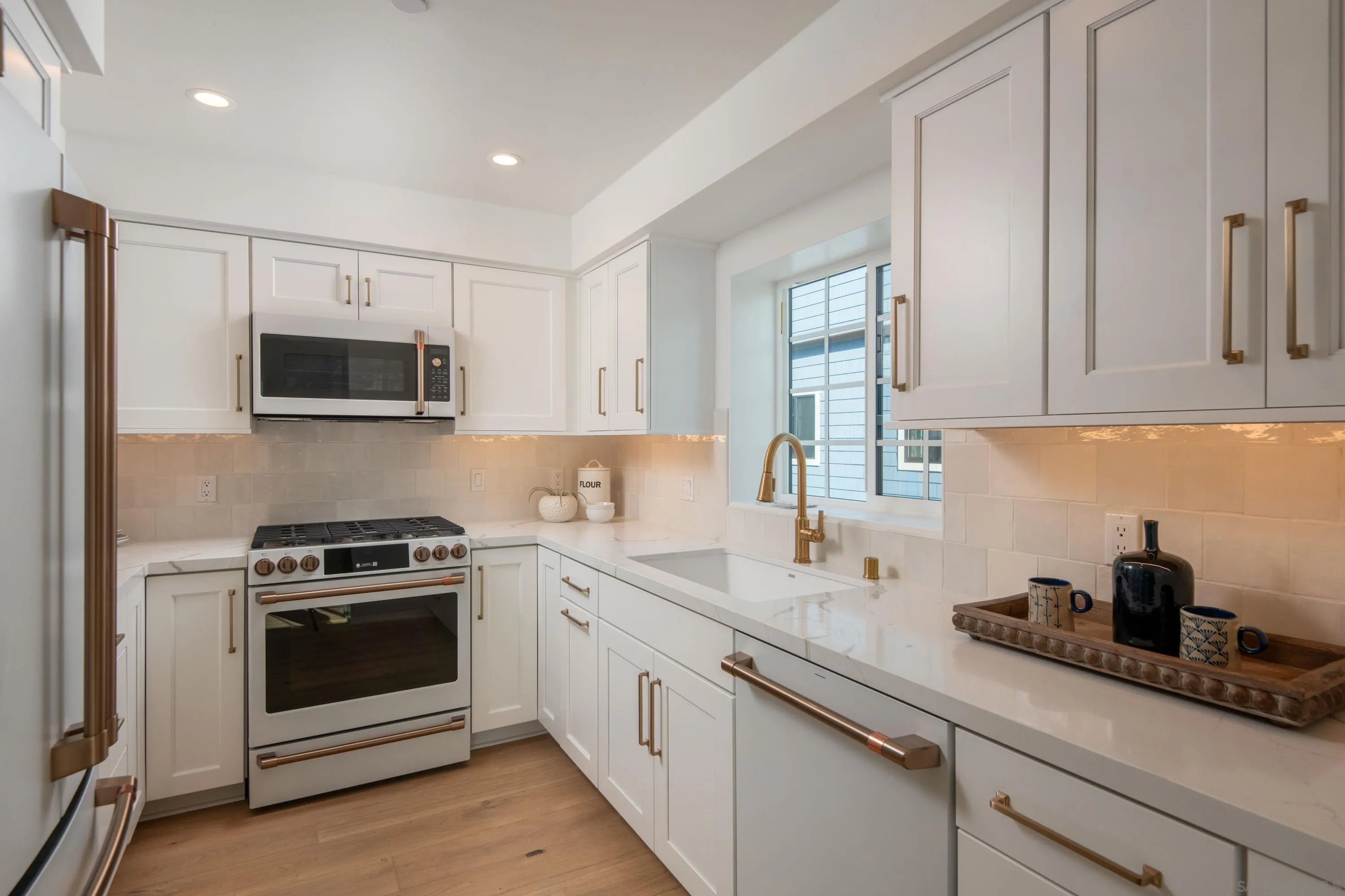 Coronado, California 92118, United States, 3 Bedrooms Bedrooms, ,4 BathroomsBathrooms,Residential,Active,11340