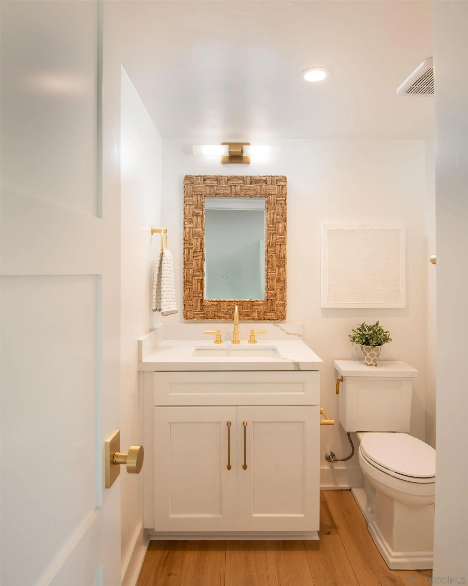 Coronado, California 92118, United States, 3 Bedrooms Bedrooms, ,4 BathroomsBathrooms,Residential,Active,11340