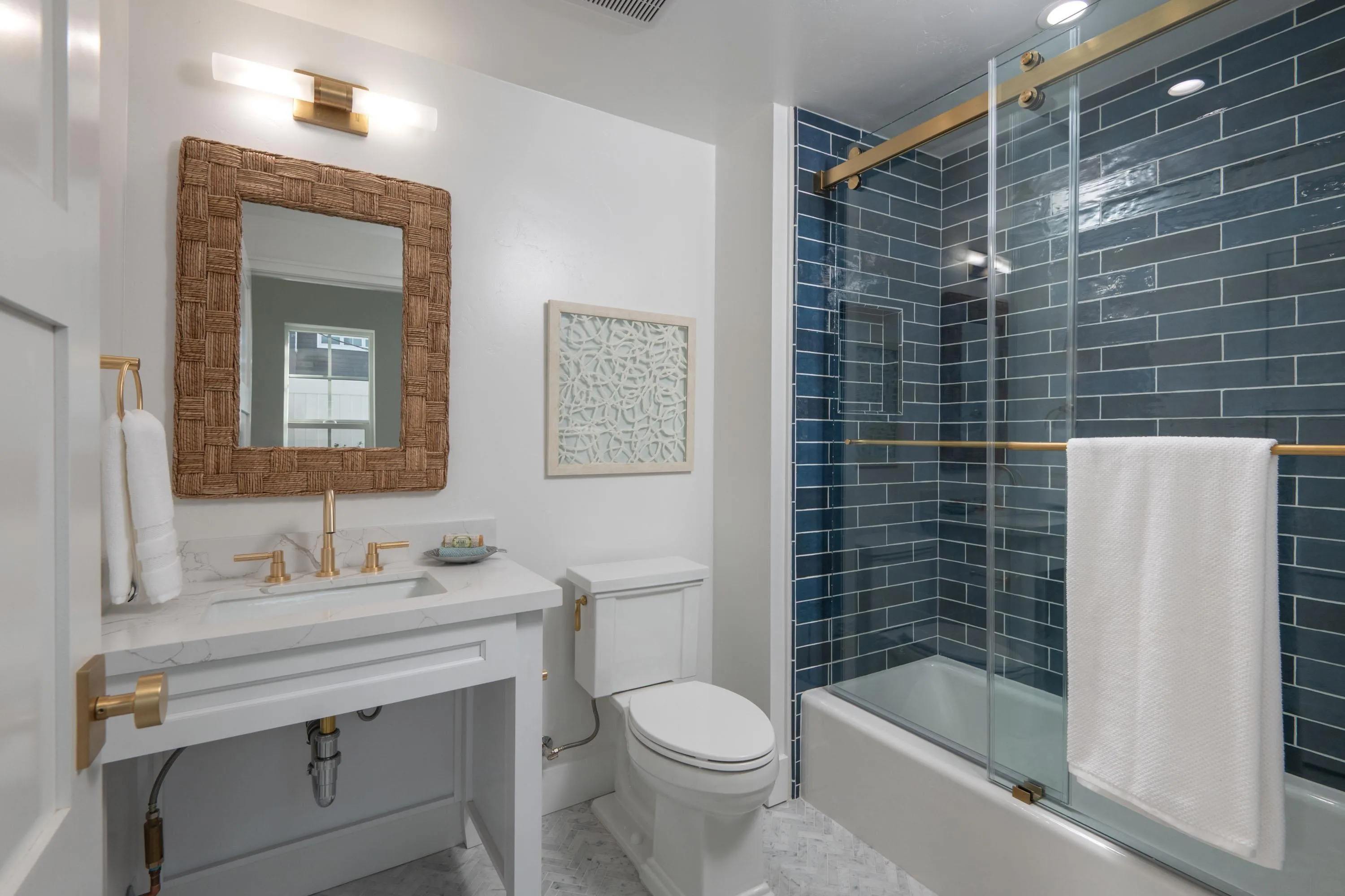 Coronado, California 92118, United States, 3 Bedrooms Bedrooms, ,4 BathroomsBathrooms,Residential,Active,11340