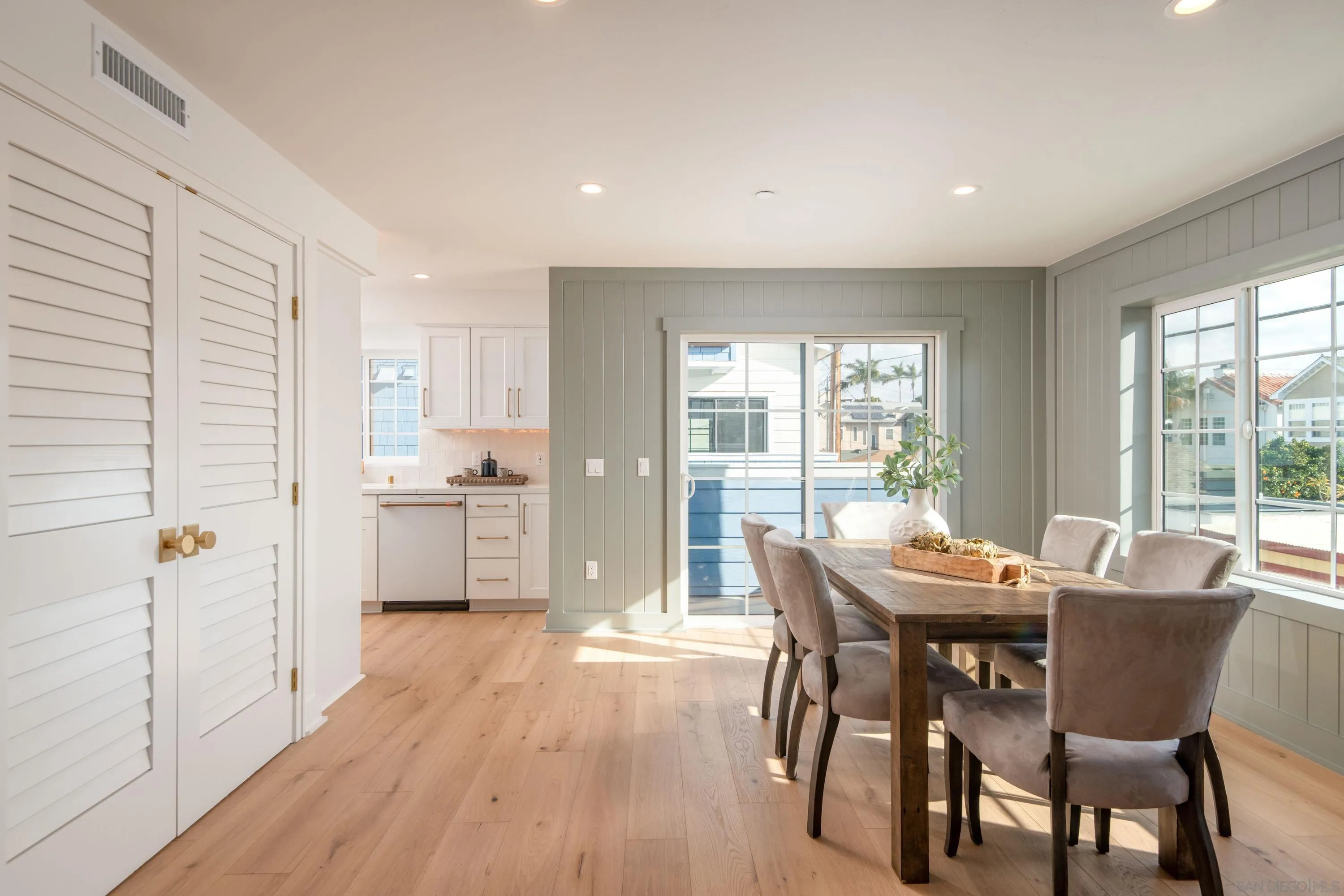 Coronado, California 92118, United States, 3 Bedrooms Bedrooms, ,4 BathroomsBathrooms,Residential,Active,11340