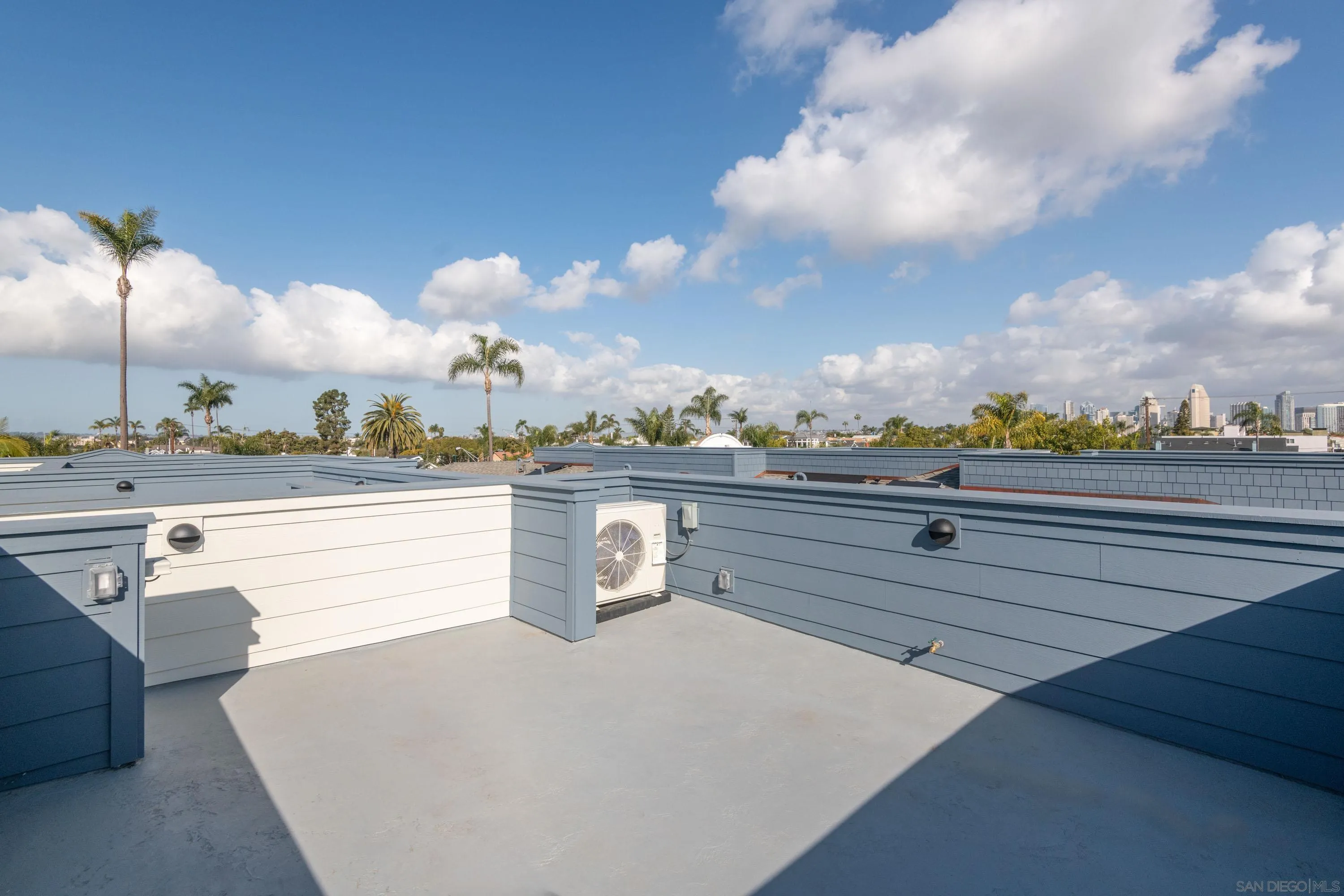 Coronado, California 92118, United States, 3 Bedrooms Bedrooms, ,4 BathroomsBathrooms,Residential,Active,11340