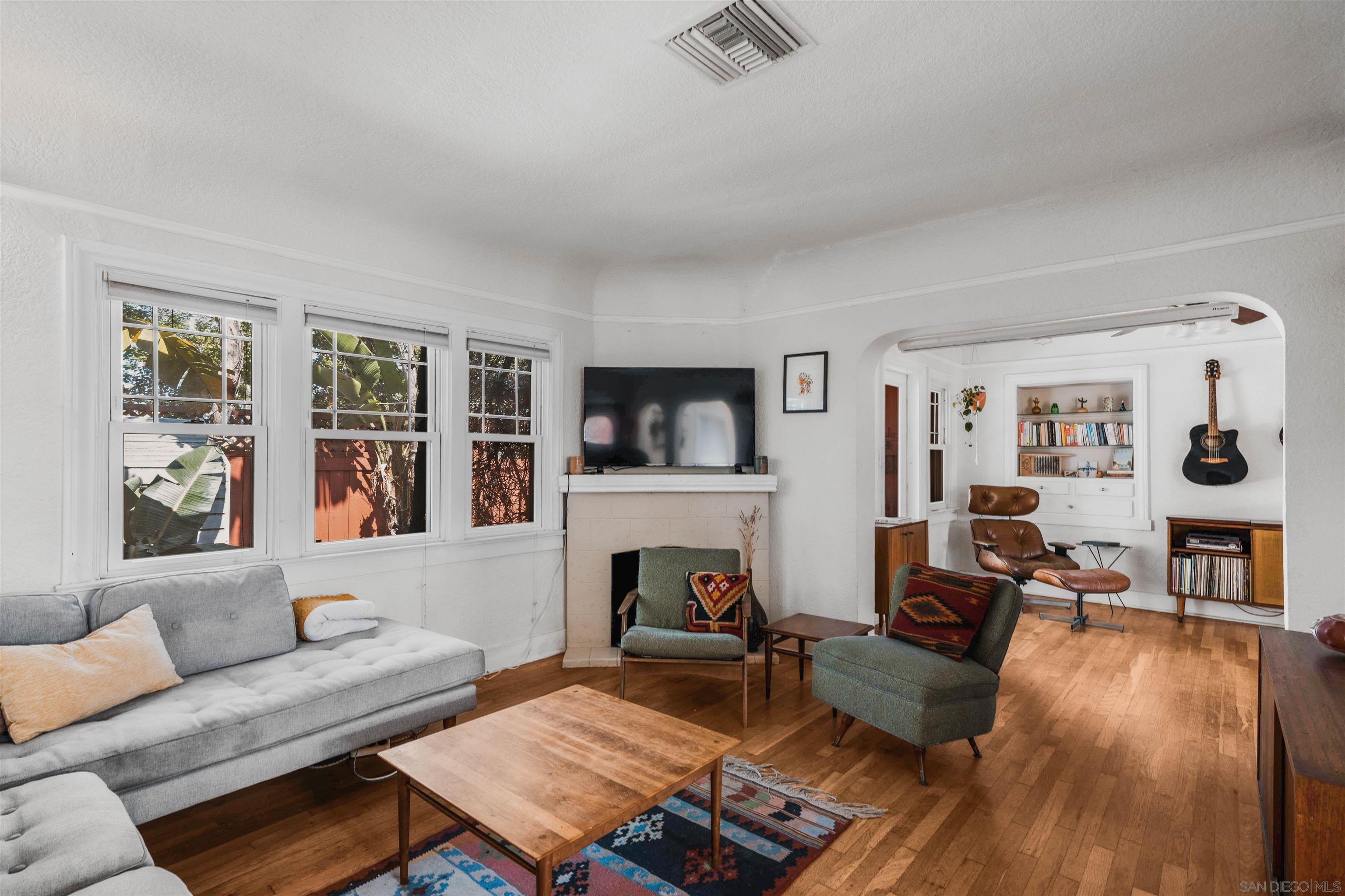 3262 Meade Ave