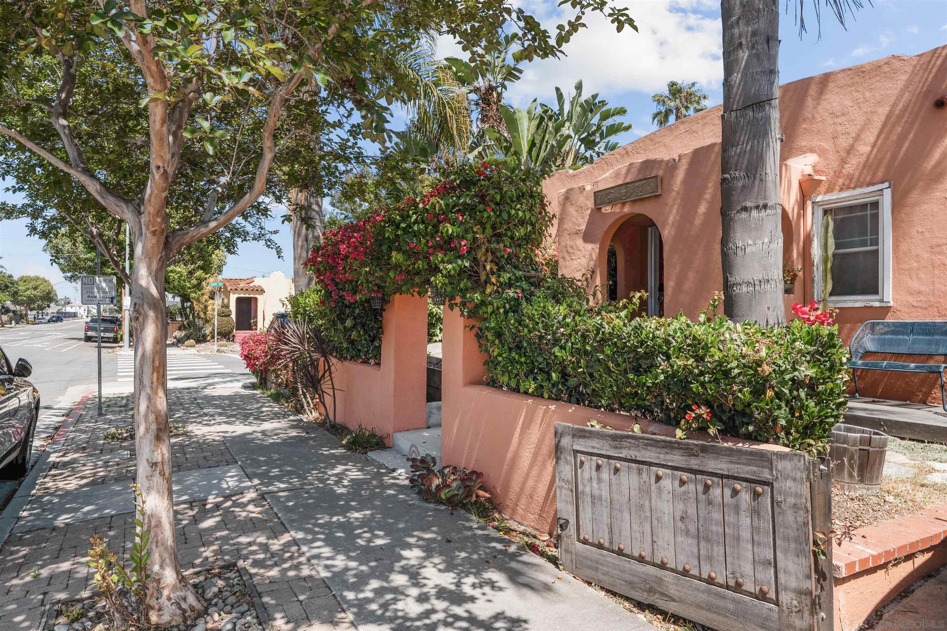 3262 Meade Ave