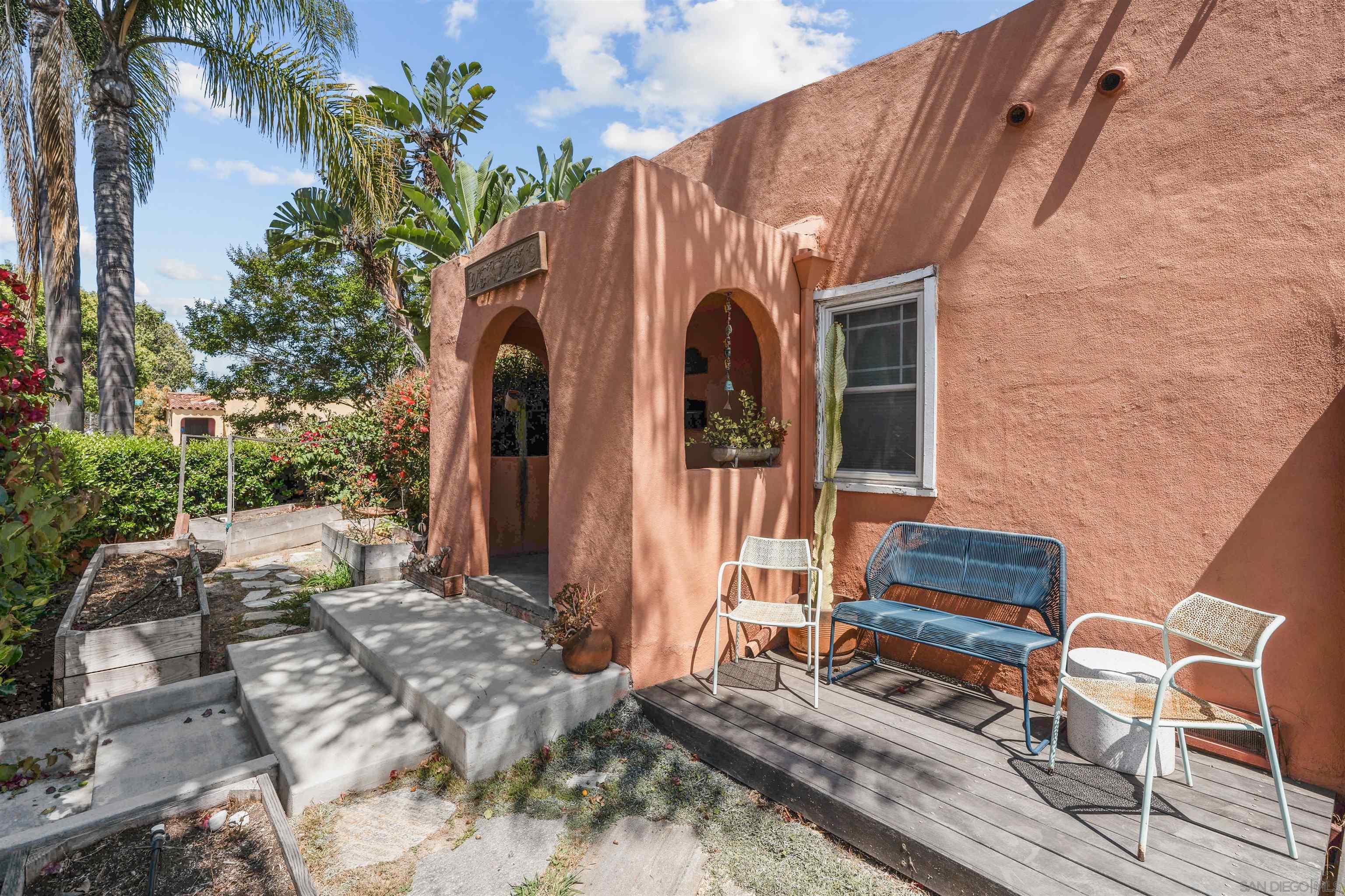 3262 Meade Ave