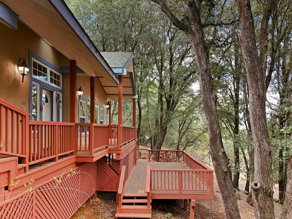 Photo of 4673 Evenstar Ln, Julian, CA 92036 (MLS # 250026235)