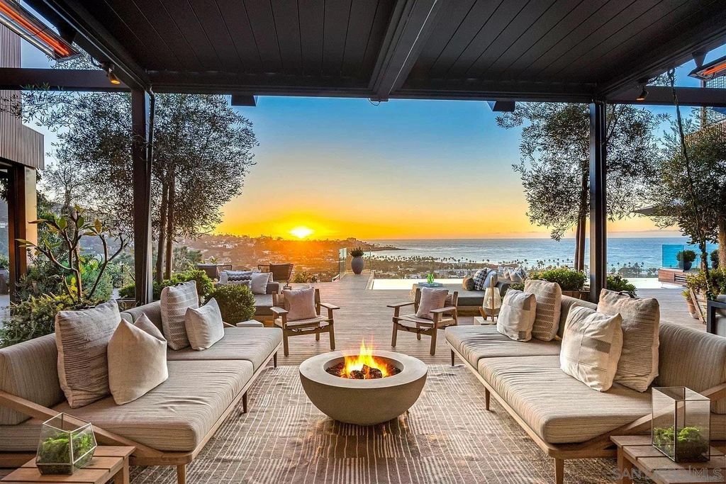 Photo of 2585 Calle Del Oro, La Jolla, CA 92037 (MLS # 240024377)