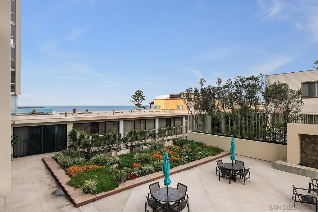 Photo of 939 Coast Blvd. 5G Blvd, La Jolla, CA 92037 (MLS # 240007415)