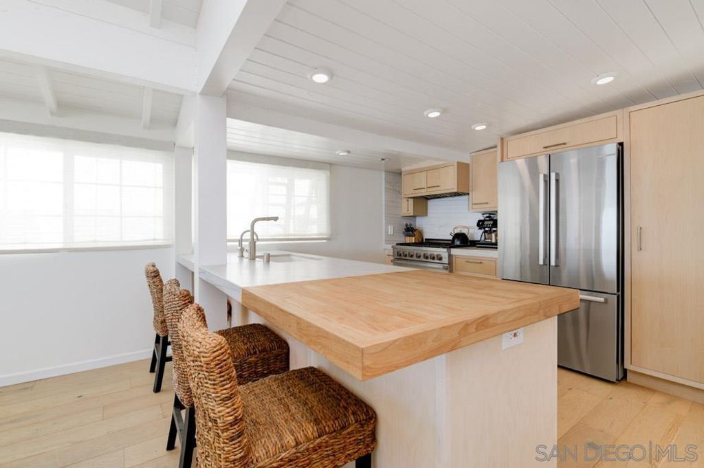Photo of 2633 Ocean St, Carlsbad, CA 92008 (MLS # 250028028)