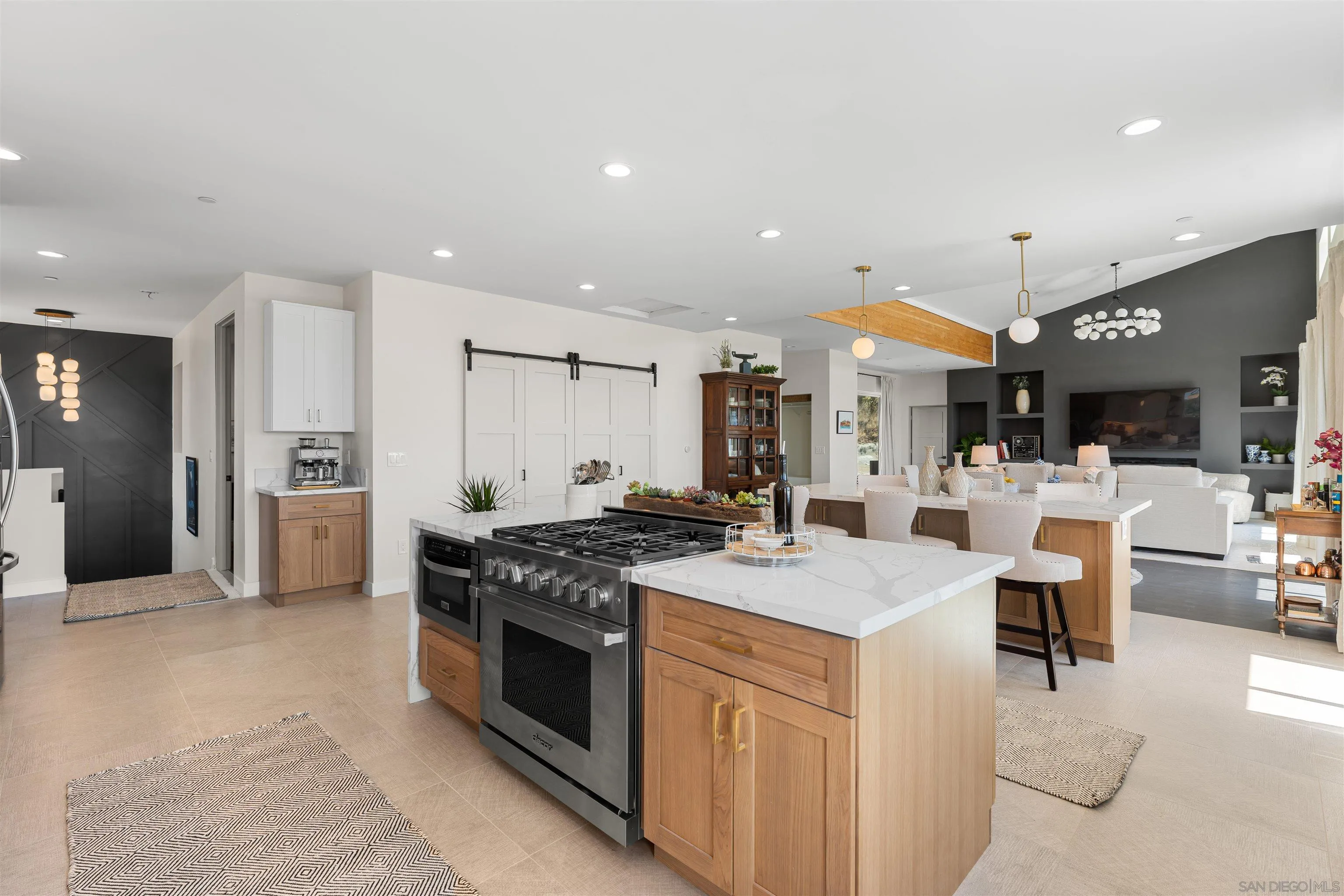 Escondido, California 92025, United States, 5 Bedrooms Bedrooms, ,4 BathroomsBathrooms,Residential,Active,67311