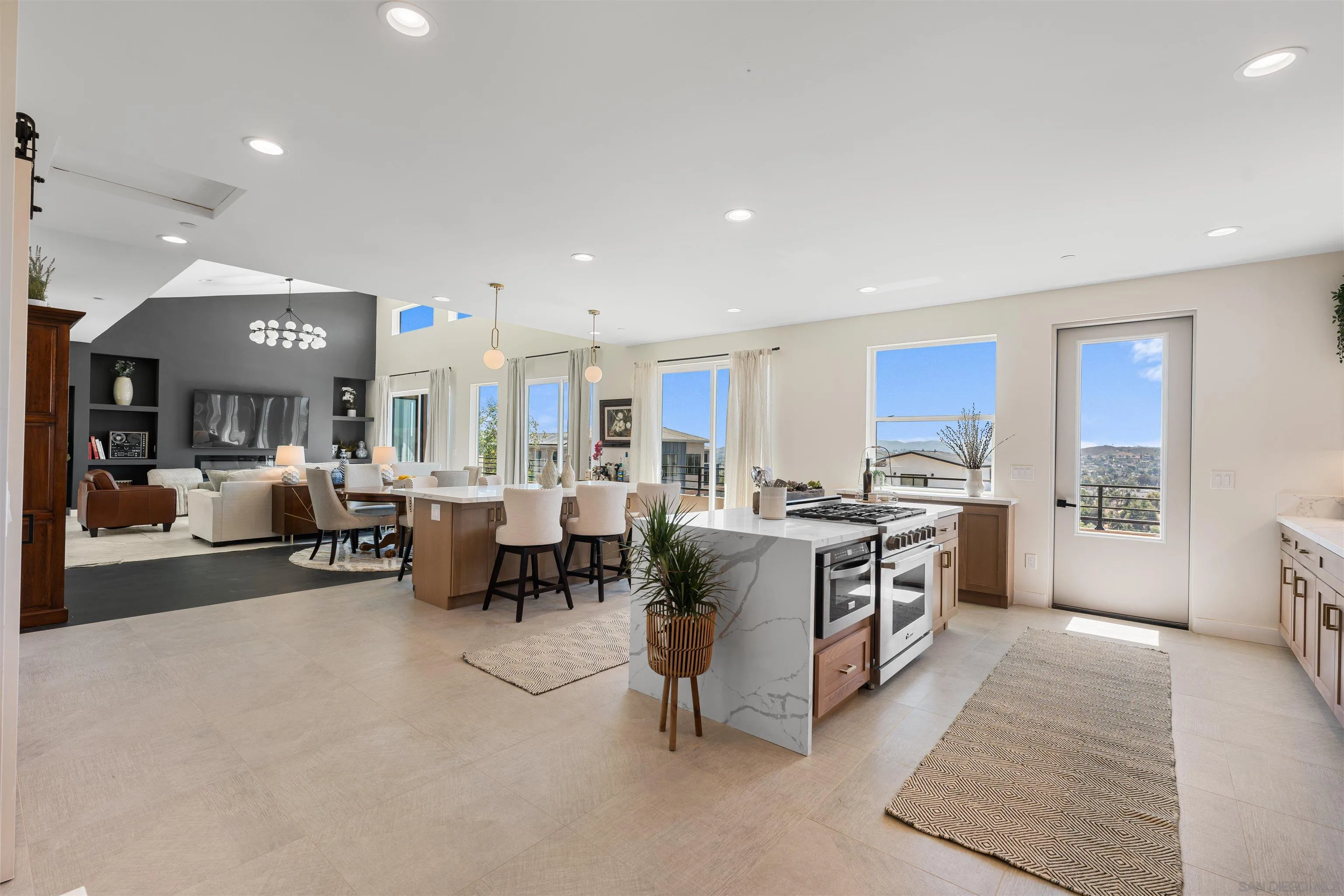 Escondido, California 92025, United States, 5 Bedrooms Bedrooms, ,4 BathroomsBathrooms,Residential,Active,67311