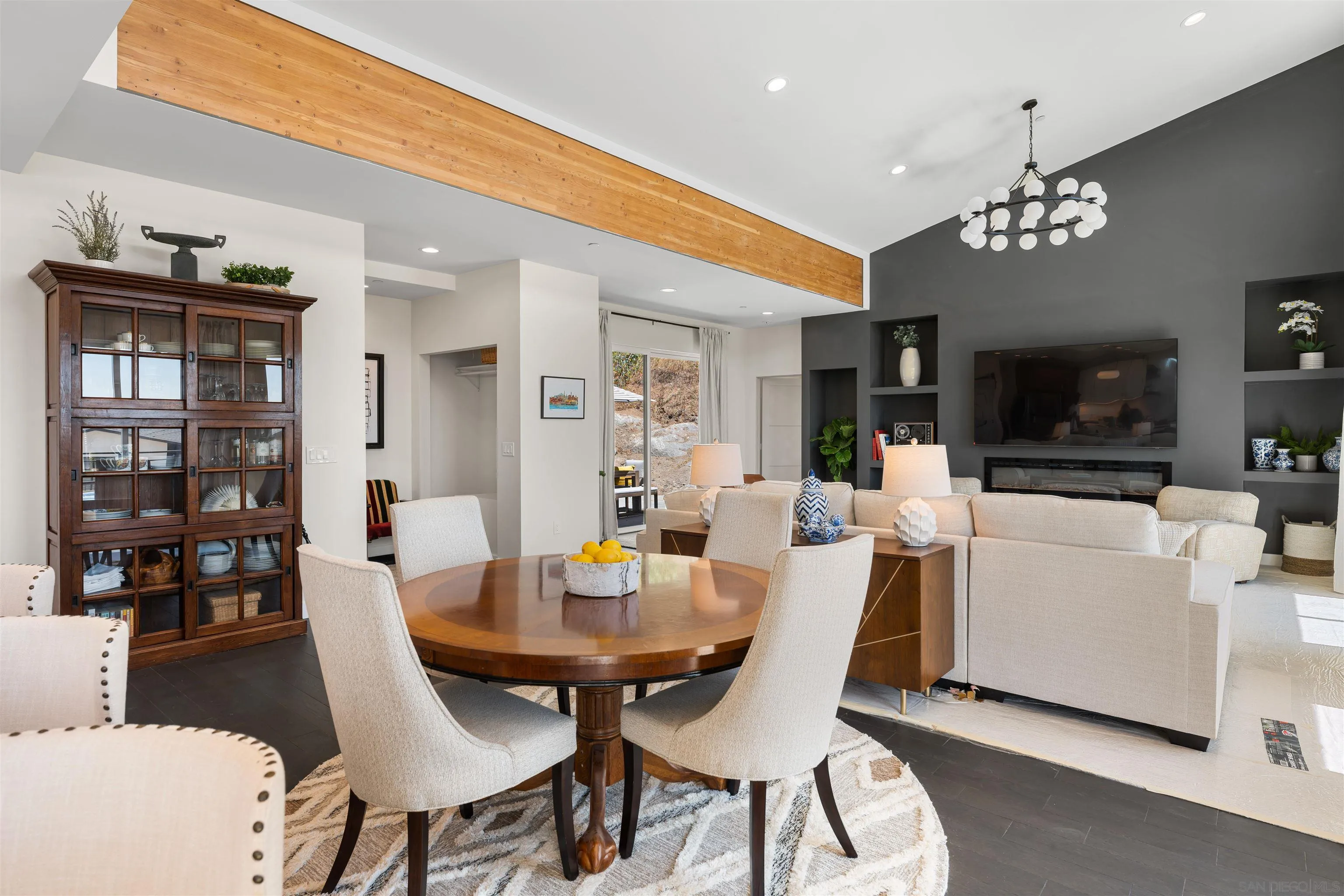 Escondido, California 92025, United States, 5 Bedrooms Bedrooms, ,4 BathroomsBathrooms,Residential,Active,67311