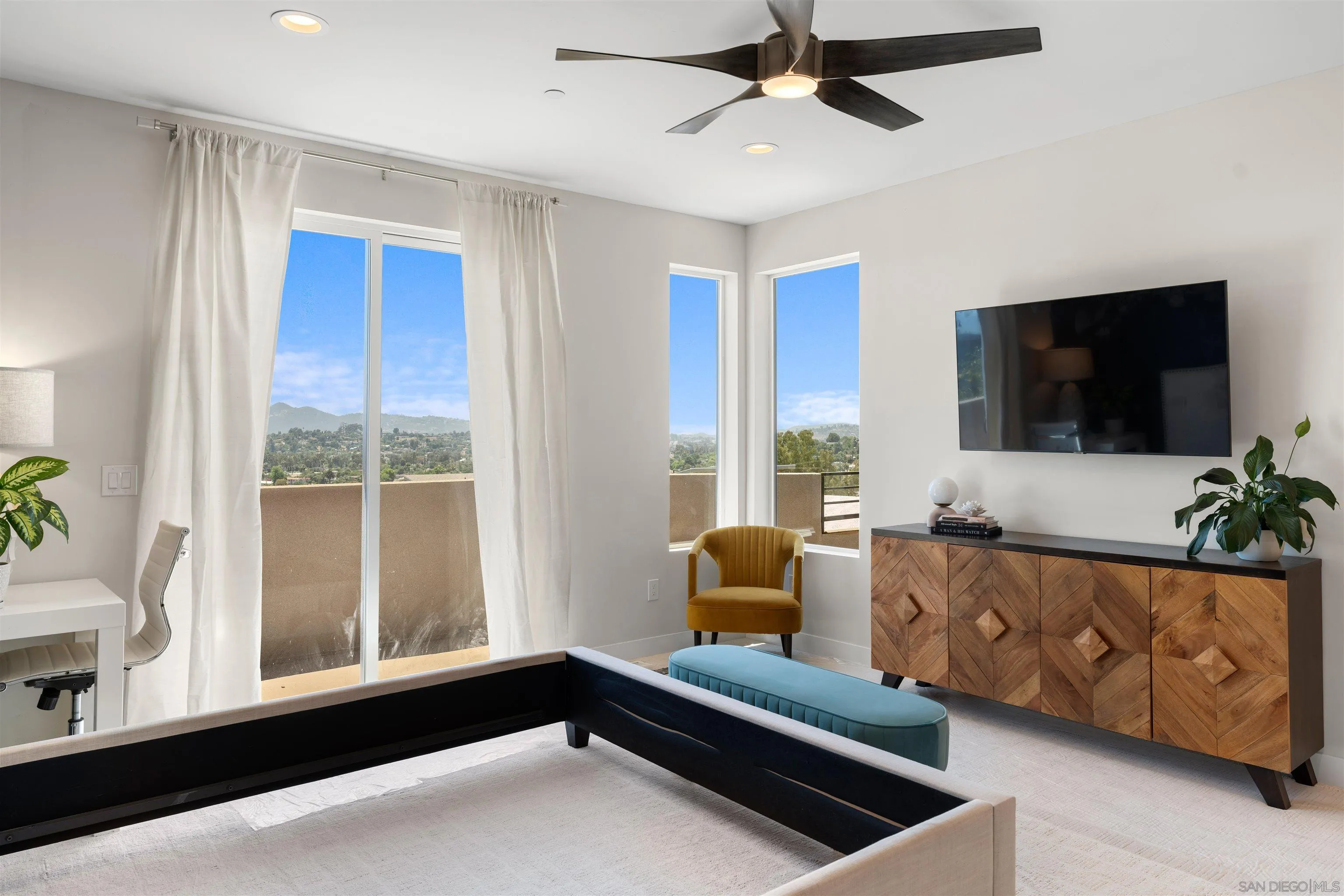 Escondido, California 92025, United States, 5 Bedrooms Bedrooms, ,4 BathroomsBathrooms,Residential,Active,67311