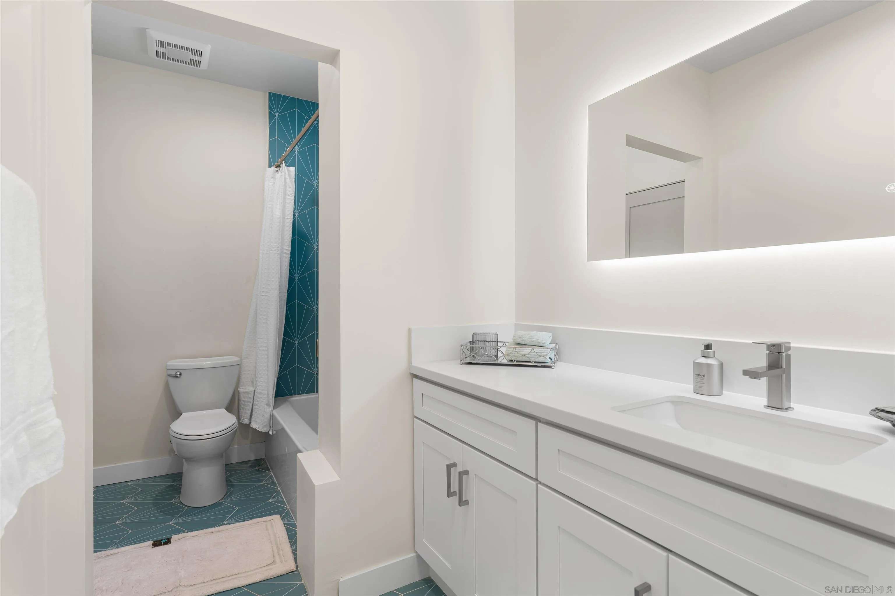 Escondido, California 92025, United States, 5 Bedrooms Bedrooms, ,4 BathroomsBathrooms,Residential,Active,67311