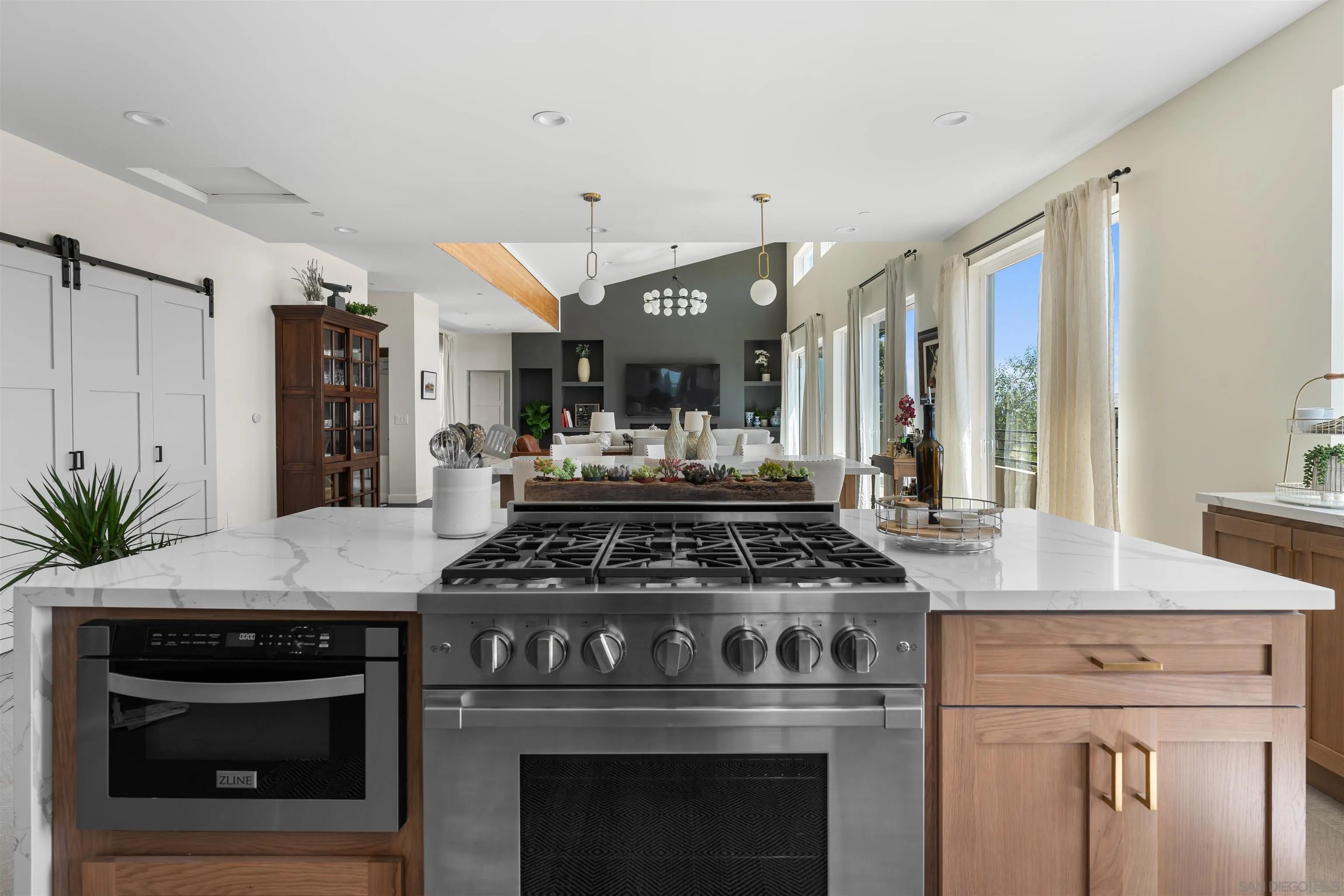 Escondido, California 92025, United States, 5 Bedrooms Bedrooms, ,4 BathroomsBathrooms,Residential,Active,67311