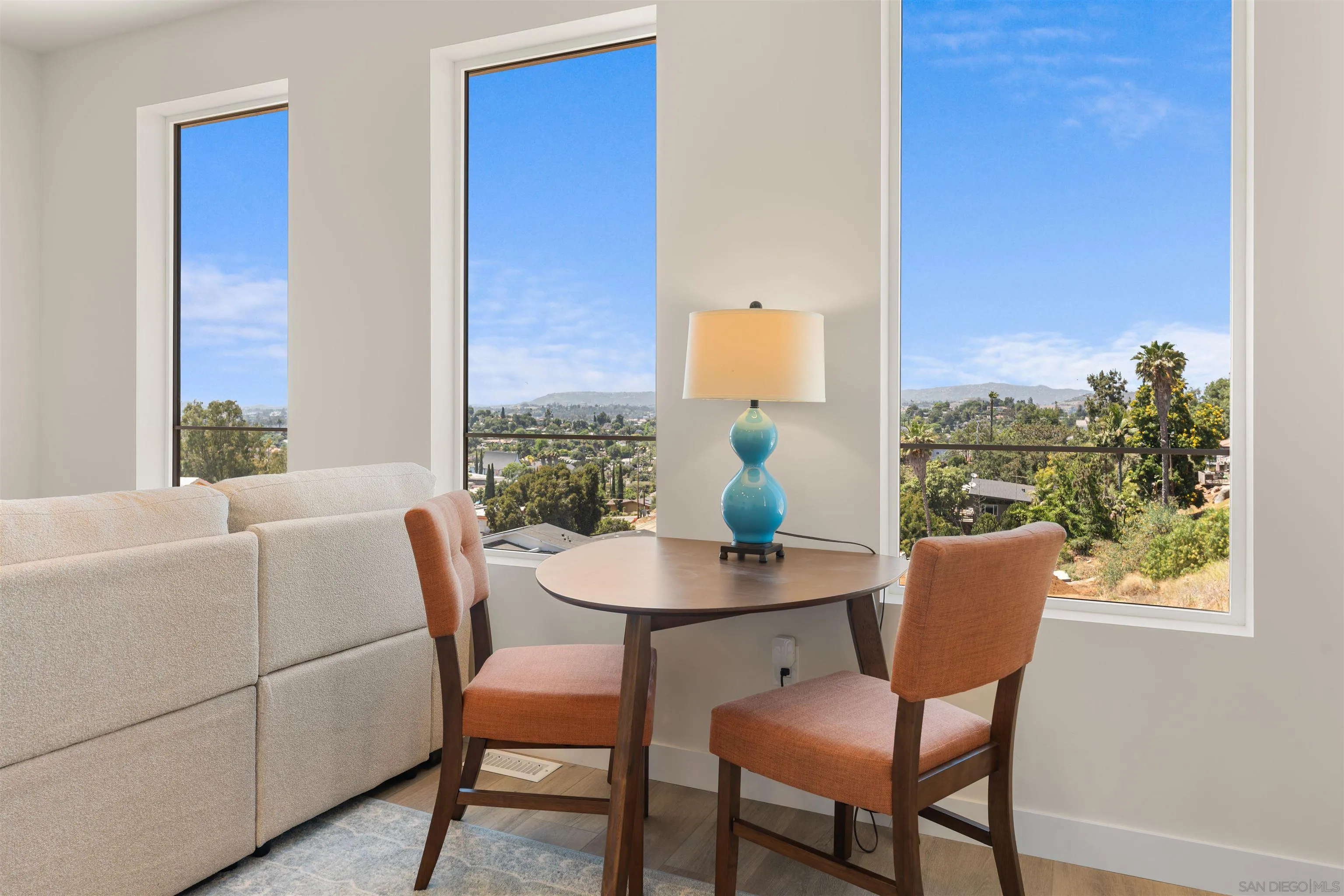 Escondido, California 92025, United States, 5 Bedrooms Bedrooms, ,4 BathroomsBathrooms,Residential,Active,67311