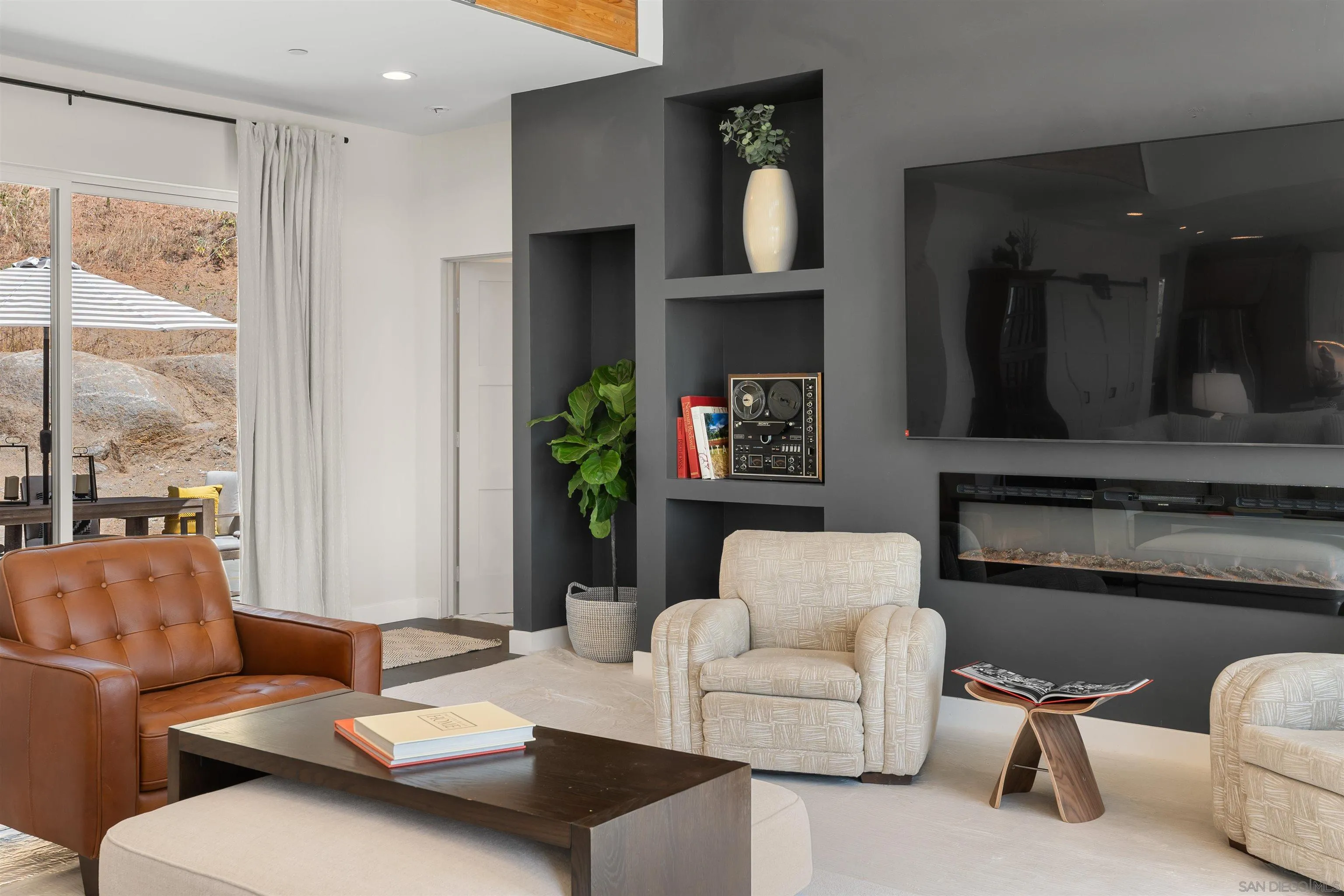 Escondido, California 92025, United States, 5 Bedrooms Bedrooms, ,4 BathroomsBathrooms,Residential,Active,67311