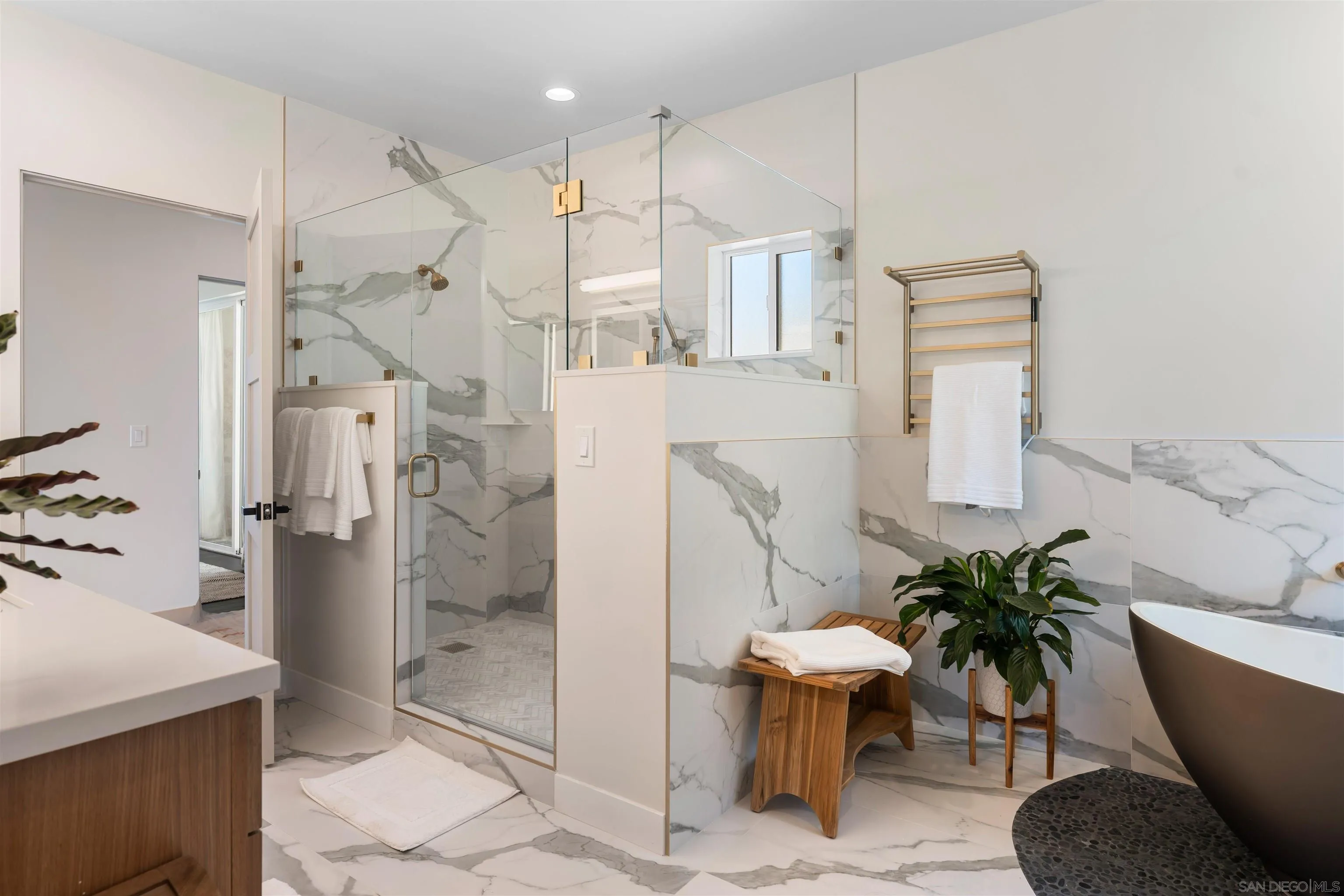 Escondido, California 92025, United States, 5 Bedrooms Bedrooms, ,4 BathroomsBathrooms,Residential,Active,67311