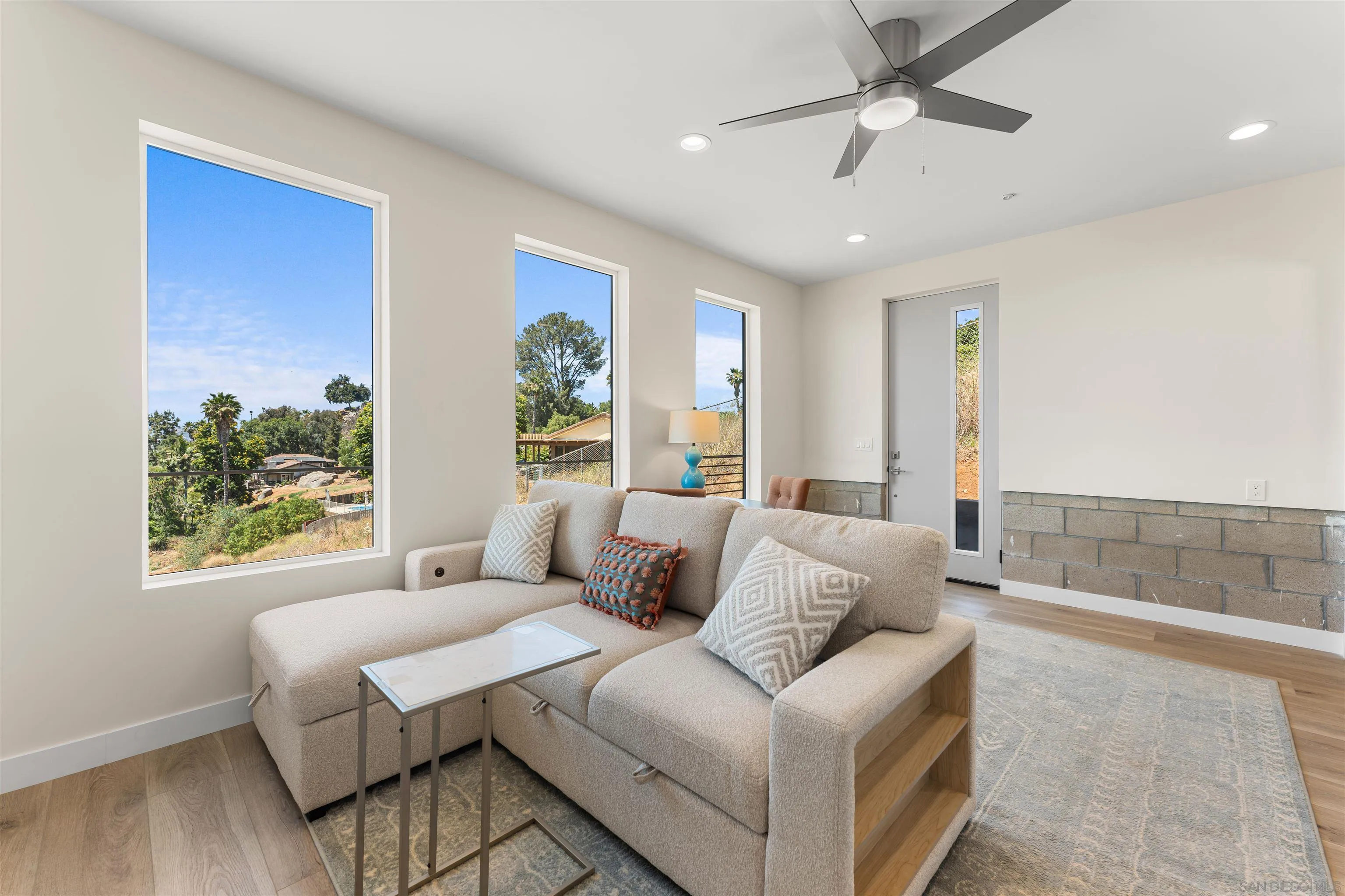 Escondido, California 92025, United States, 5 Bedrooms Bedrooms, ,4 BathroomsBathrooms,Residential,Active,67311