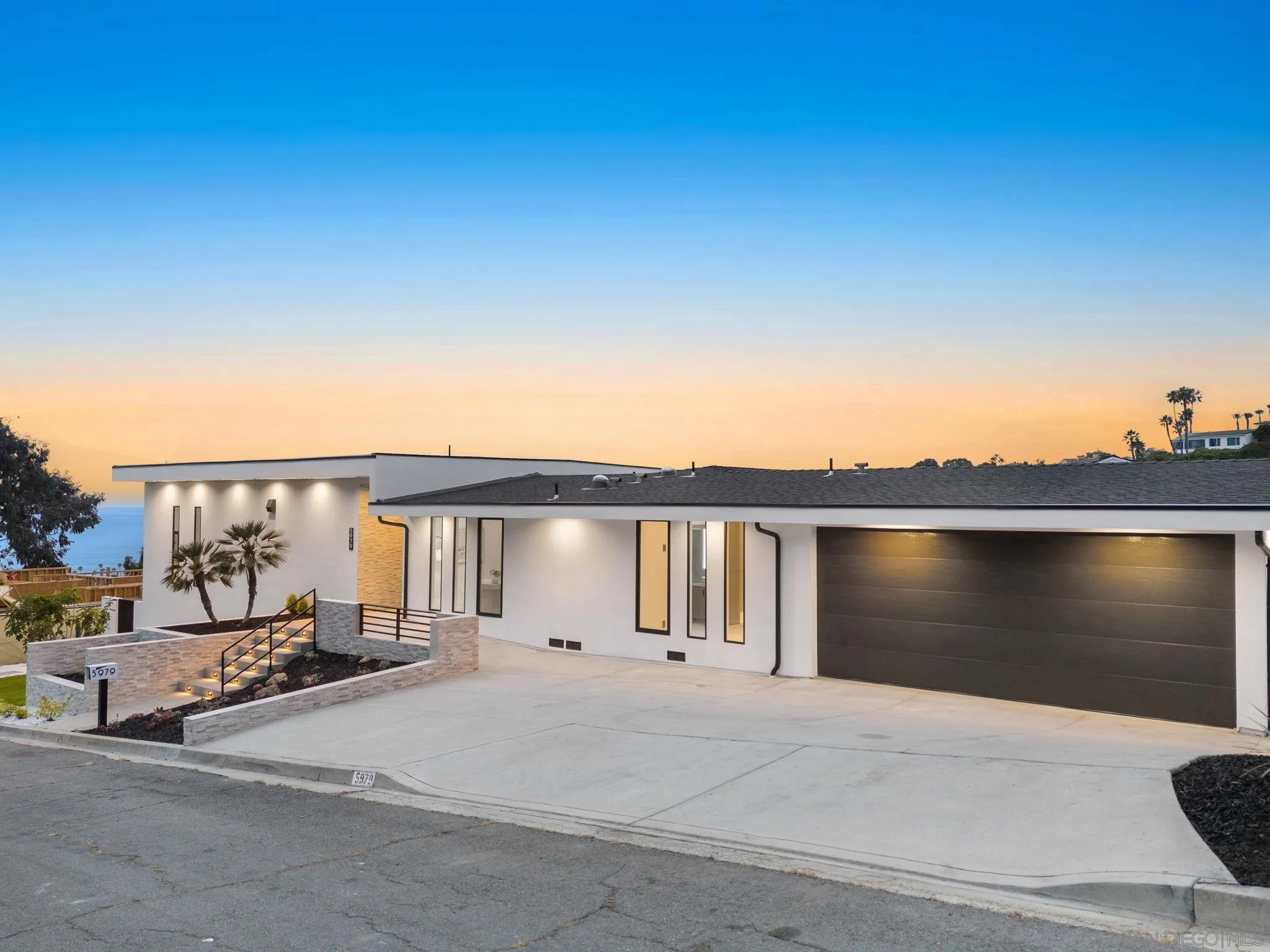 La Jolla, California 92037, United States, 4 Bedrooms Bedrooms, ,5 BathroomsBathrooms,Residential,Pending,85430