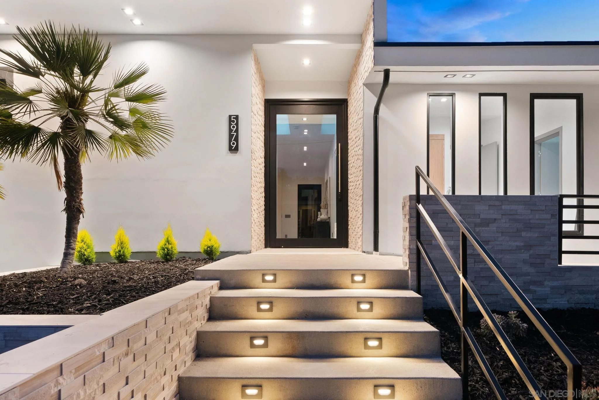 La Jolla, California 92037, United States, 4 Bedrooms Bedrooms, ,5 BathroomsBathrooms,Residential,Pending,85430