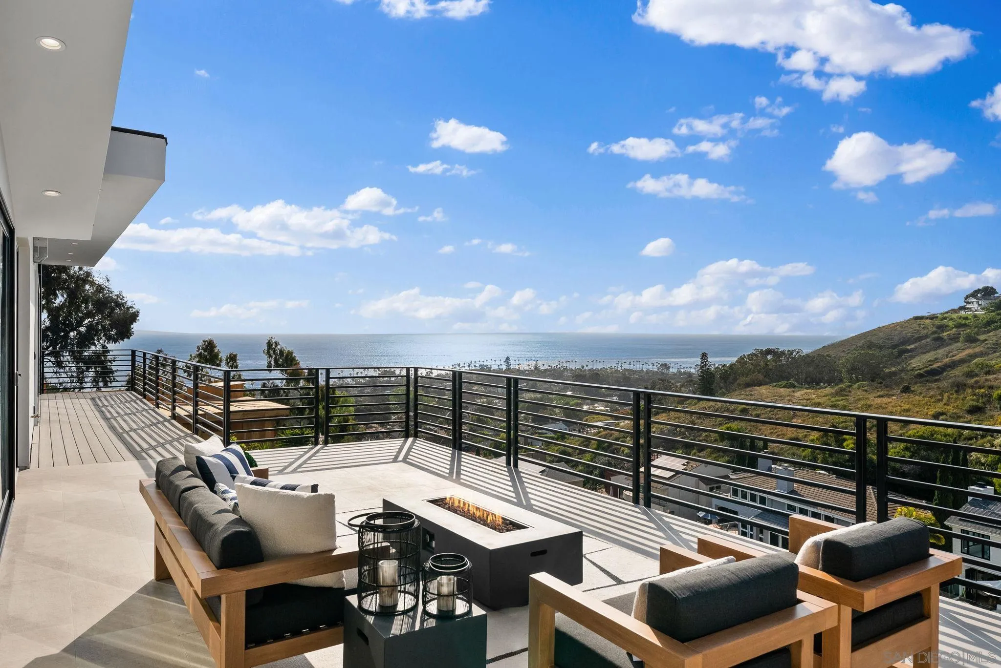 La Jolla, California 92037, United States, 4 Bedrooms Bedrooms, ,5 BathroomsBathrooms,Residential,Pending,85430