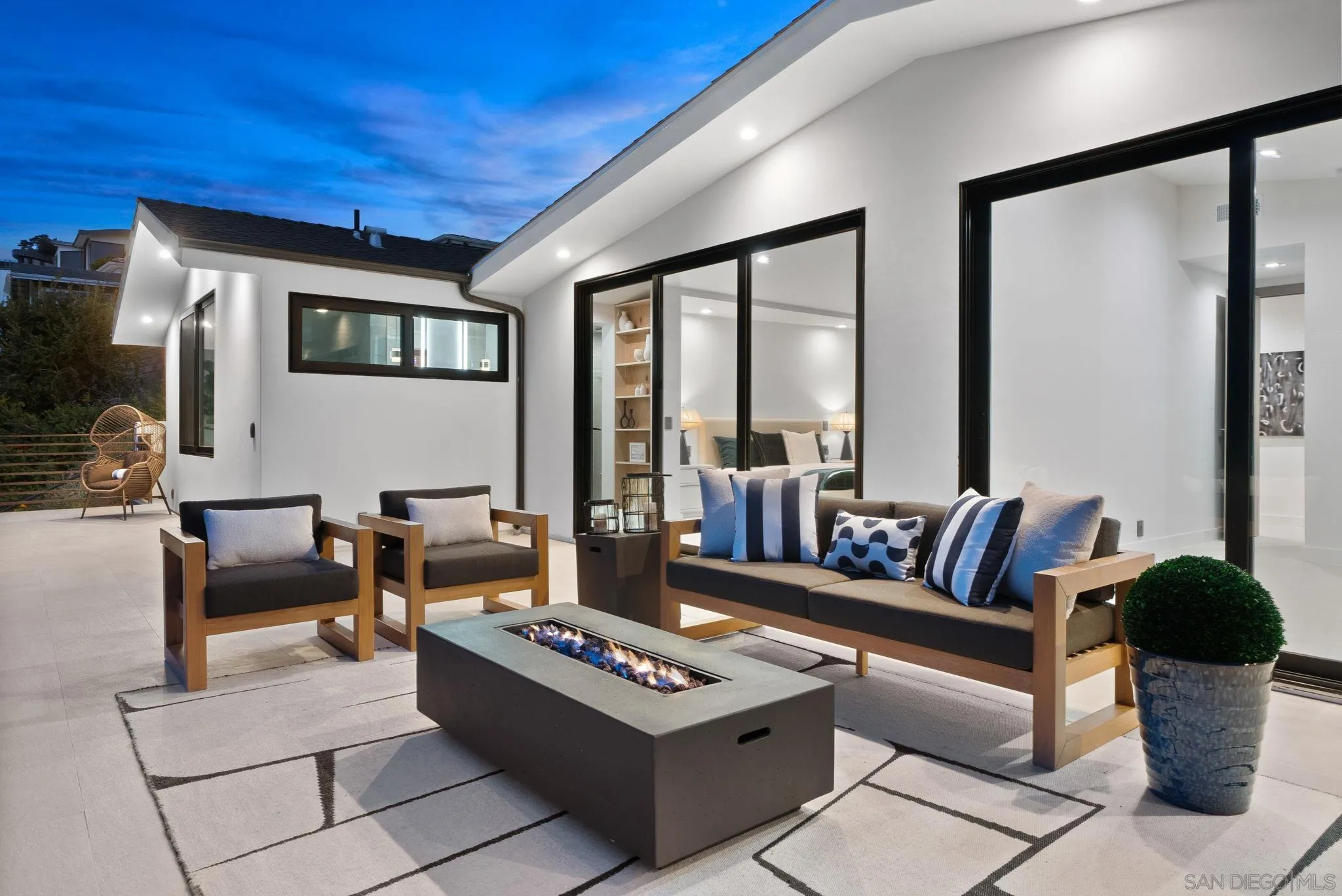 La Jolla, California 92037, United States, 4 Bedrooms Bedrooms, ,5 BathroomsBathrooms,Residential,Pending,85430