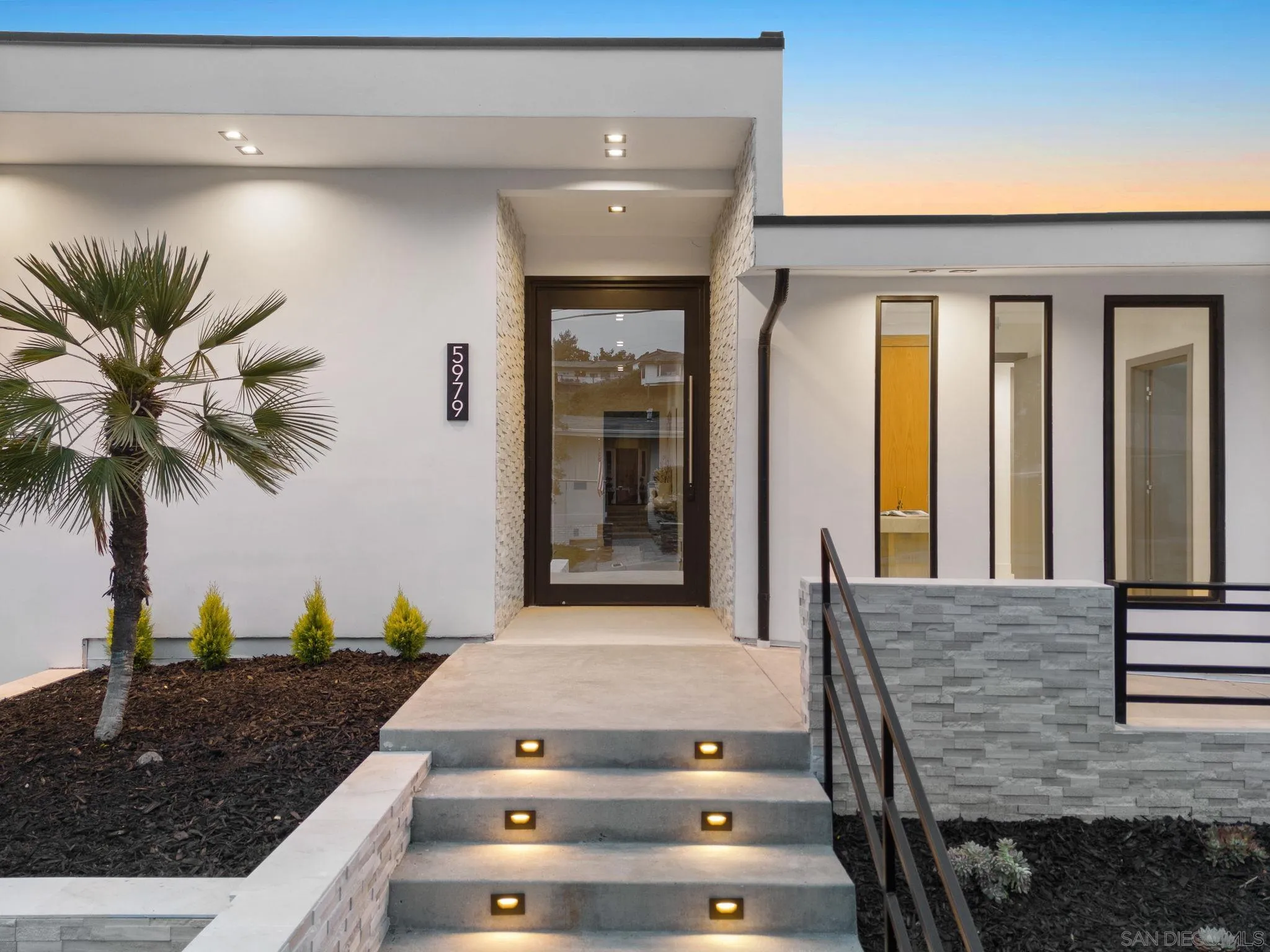 La Jolla, California 92037, United States, 4 Bedrooms Bedrooms, ,5 BathroomsBathrooms,Residential,Pending,85430