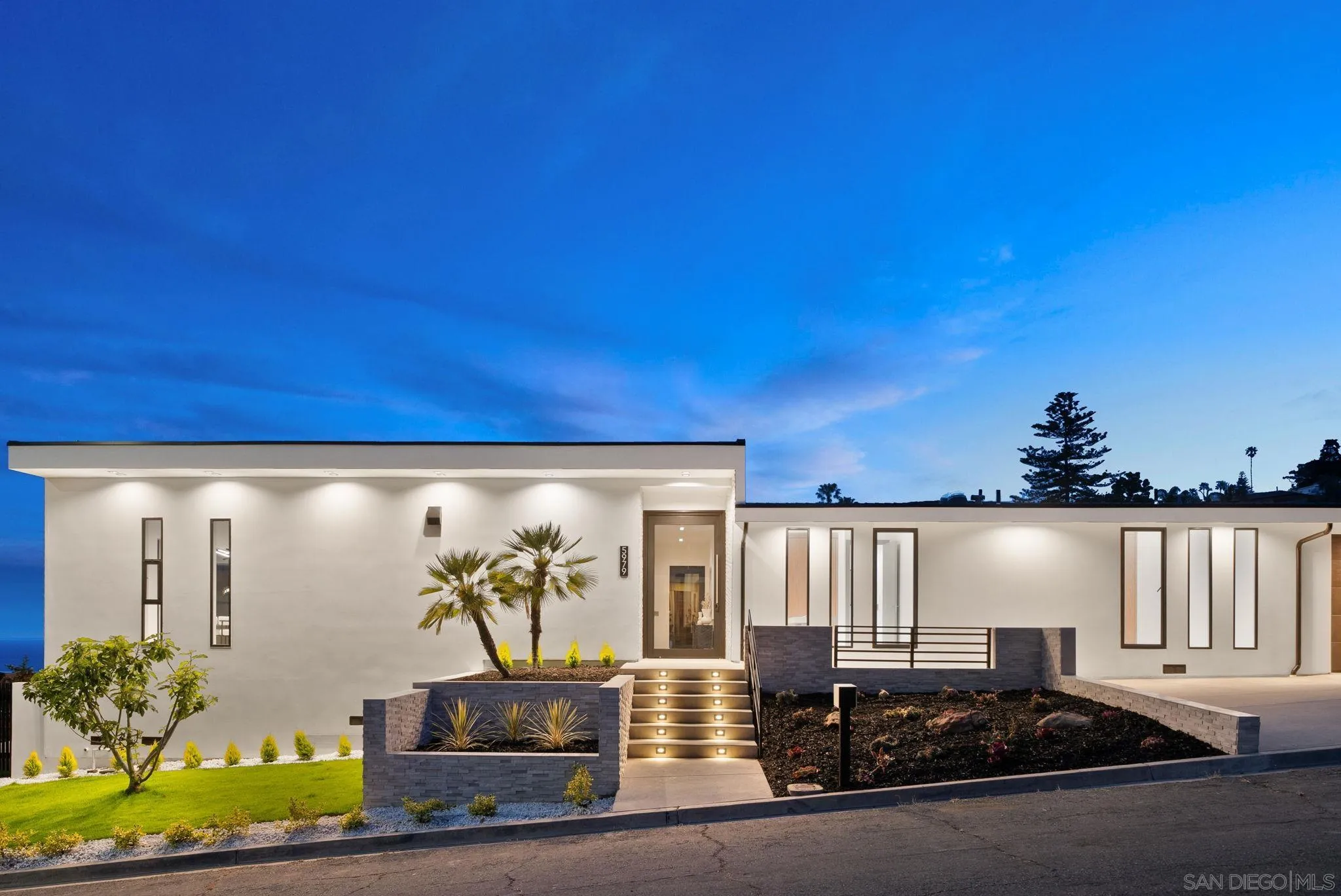 La Jolla, California 92037, United States, 4 Bedrooms Bedrooms, ,5 BathroomsBathrooms,Residential,Pending,85430