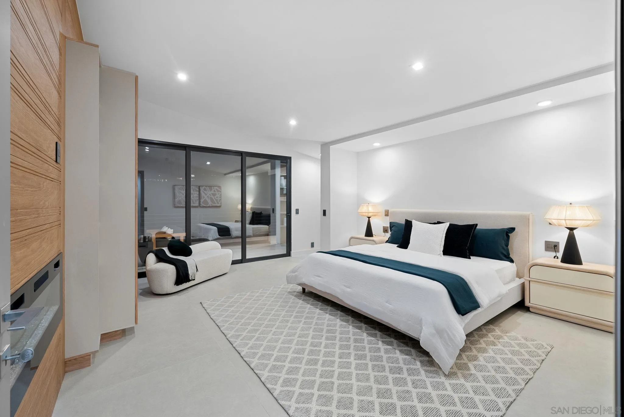 La Jolla, California 92037, United States, 4 Bedrooms Bedrooms, ,5 BathroomsBathrooms,Residential,Pending,85430