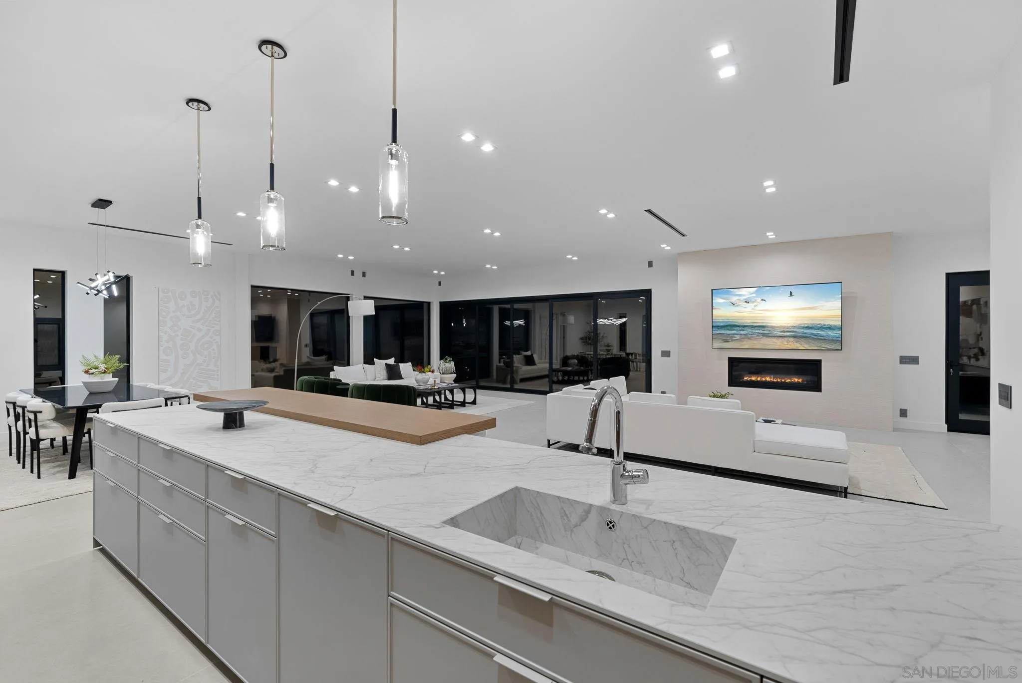 La Jolla, California 92037, United States, 4 Bedrooms Bedrooms, ,5 BathroomsBathrooms,Residential,Pending,85430