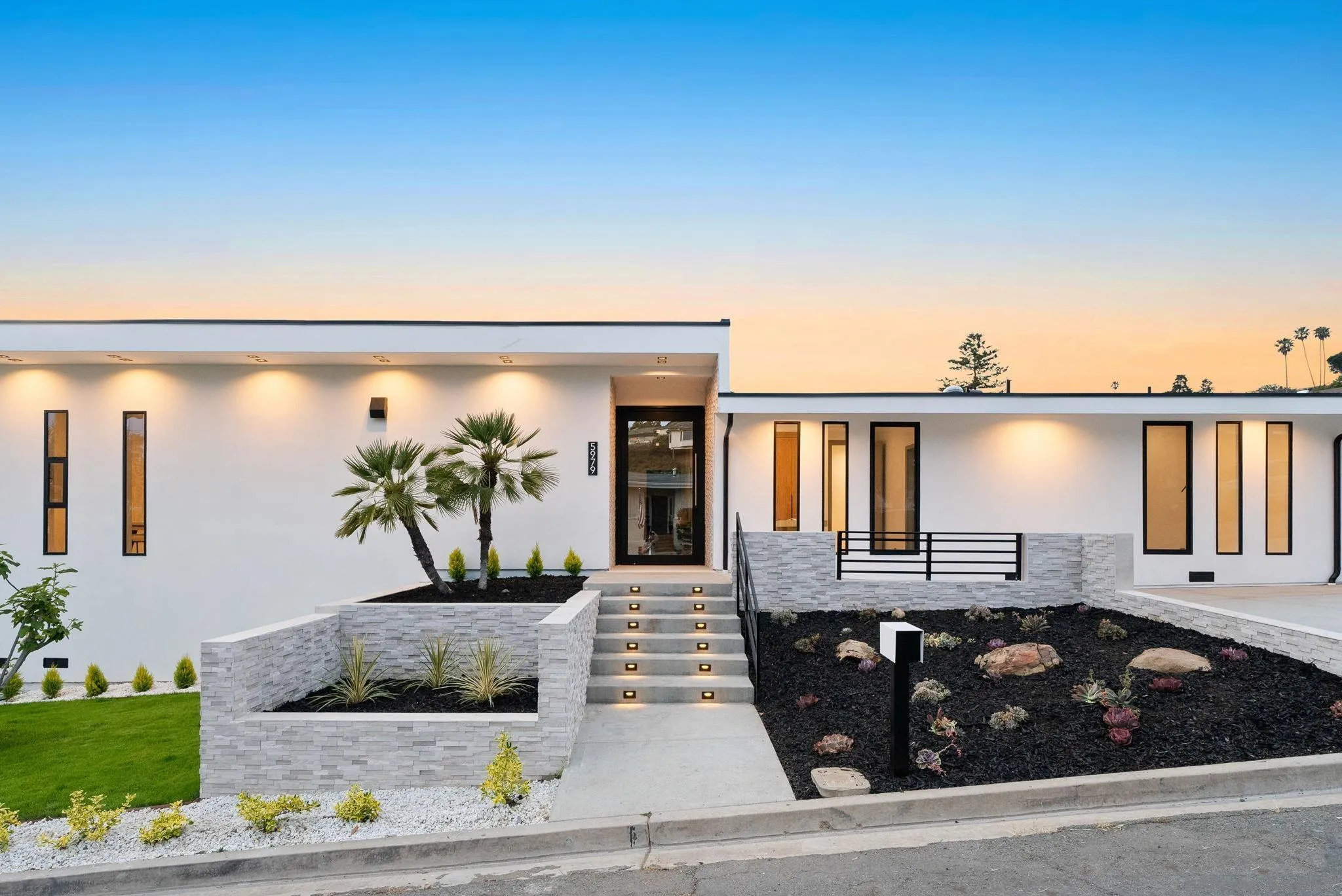 La Jolla, California 92037, United States, 4 Bedrooms Bedrooms, ,5 BathroomsBathrooms,Residential,Pending,85430