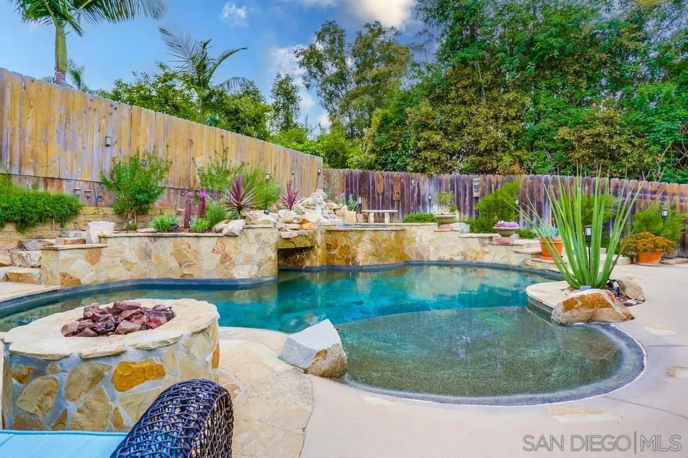 Vista, California 92084, United States, 3 Bedrooms Bedrooms, ,3 BathroomsBathrooms,Residential,Active,125815