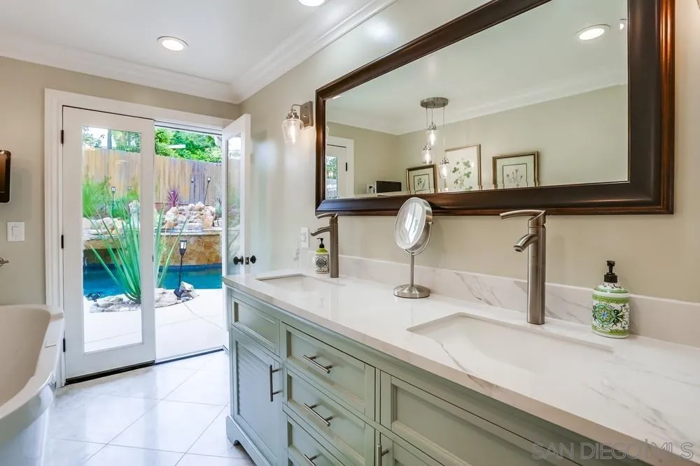 Vista, California 92084, United States, 3 Bedrooms Bedrooms, ,3 BathroomsBathrooms,Residential,Active,125815