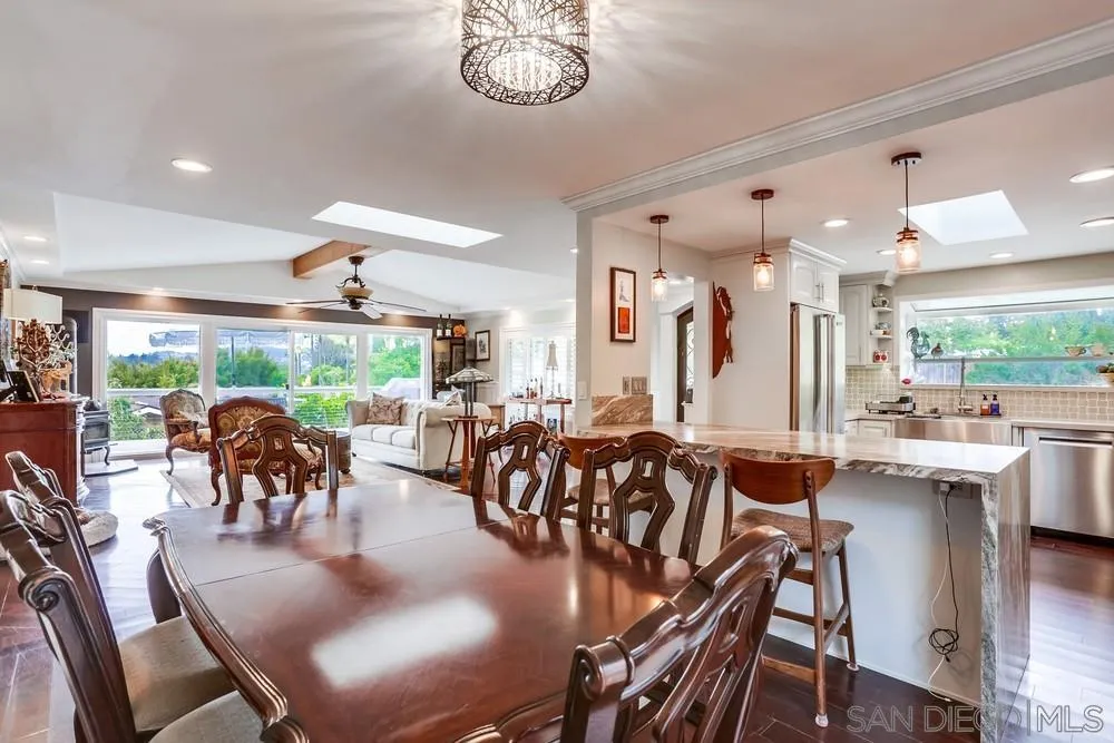 Vista, California 92084, United States, 3 Bedrooms Bedrooms, ,3 BathroomsBathrooms,Residential,Active,125815