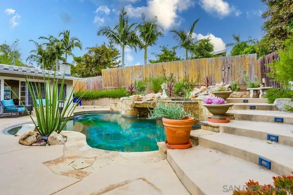 Vista, California 92084, United States, 3 Bedrooms Bedrooms, ,3 BathroomsBathrooms,Residential,Active,125815