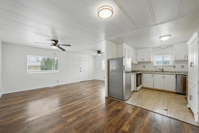 2700 E Valley