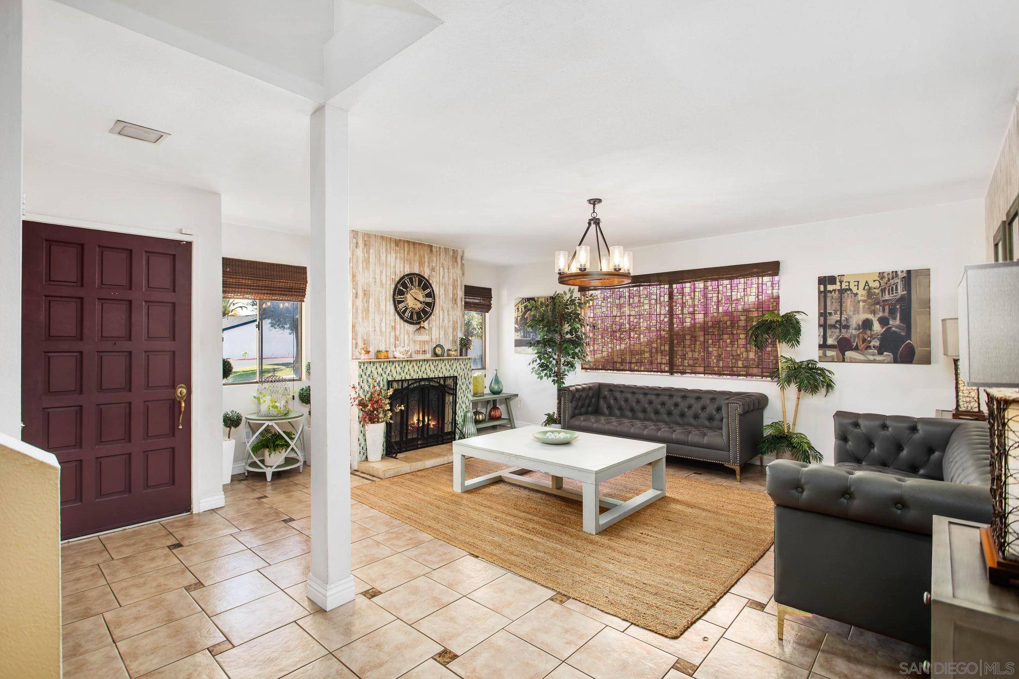 8512 Lake Bluffs Cir