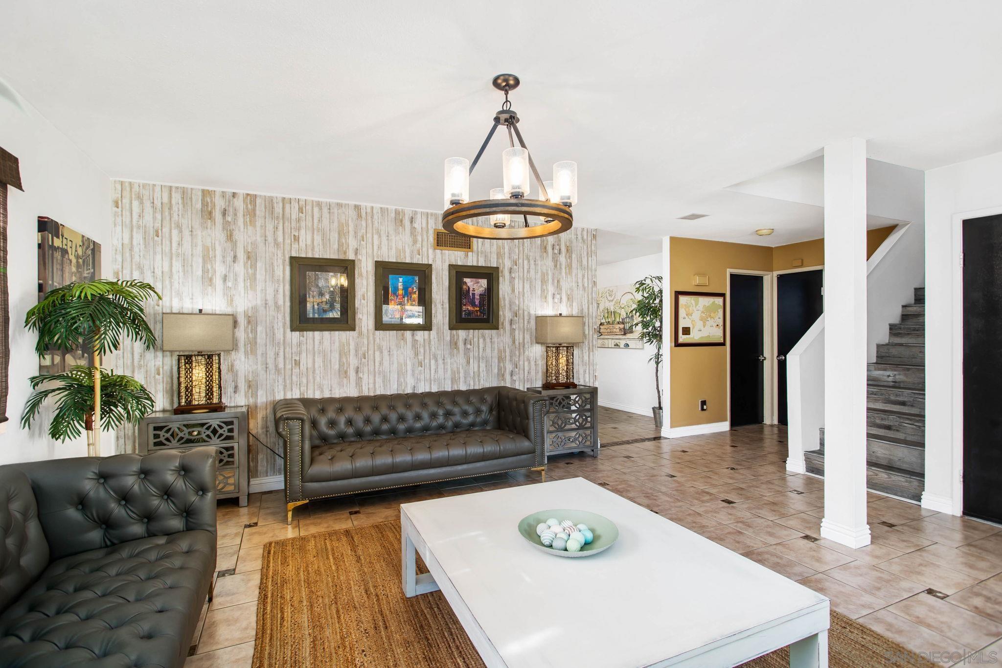 8512 Lake Bluffs Cir