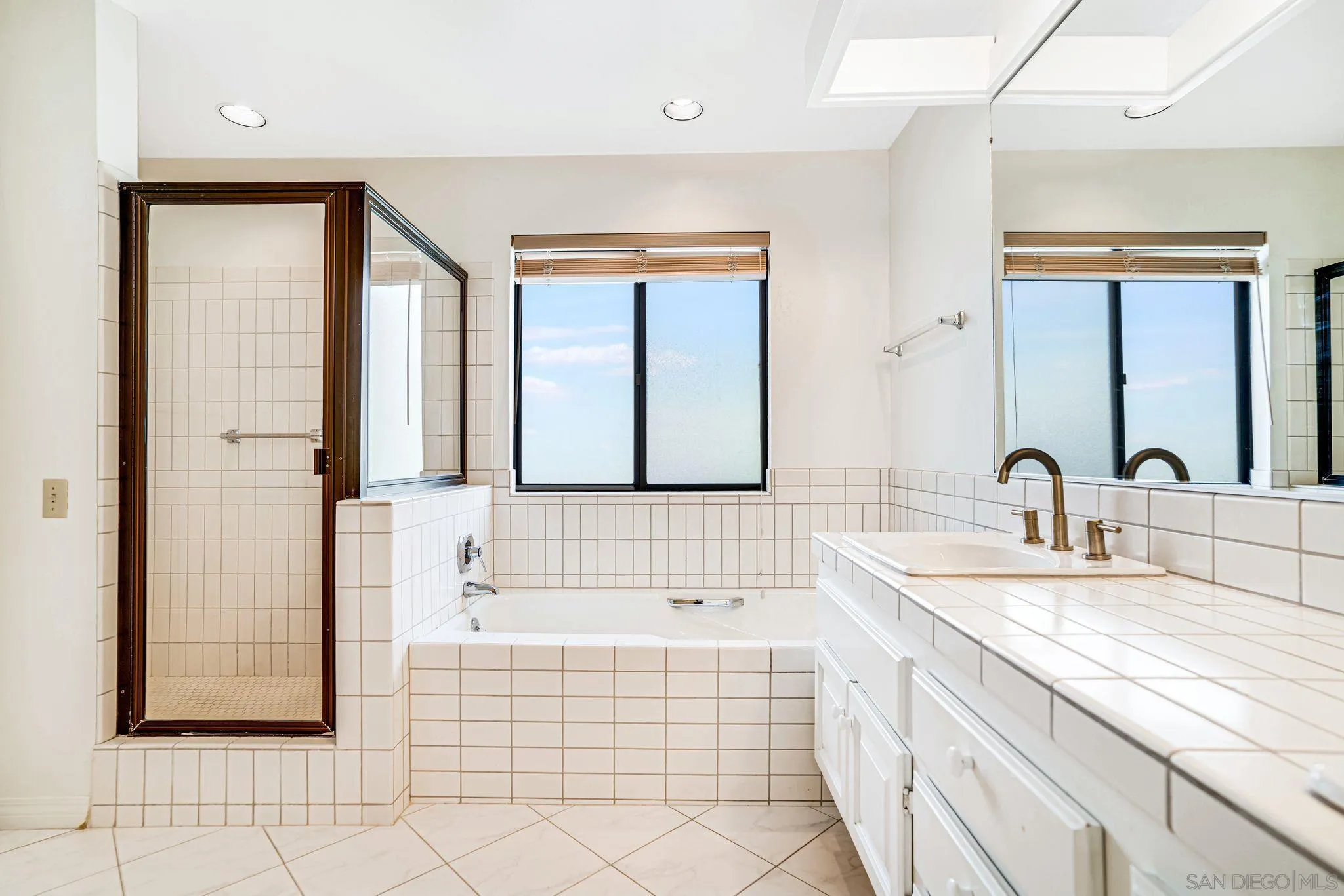 La Jolla, California 92037, United States, 3 Bedrooms Bedrooms, ,2 BathroomsBathrooms,Residential,Active,77828