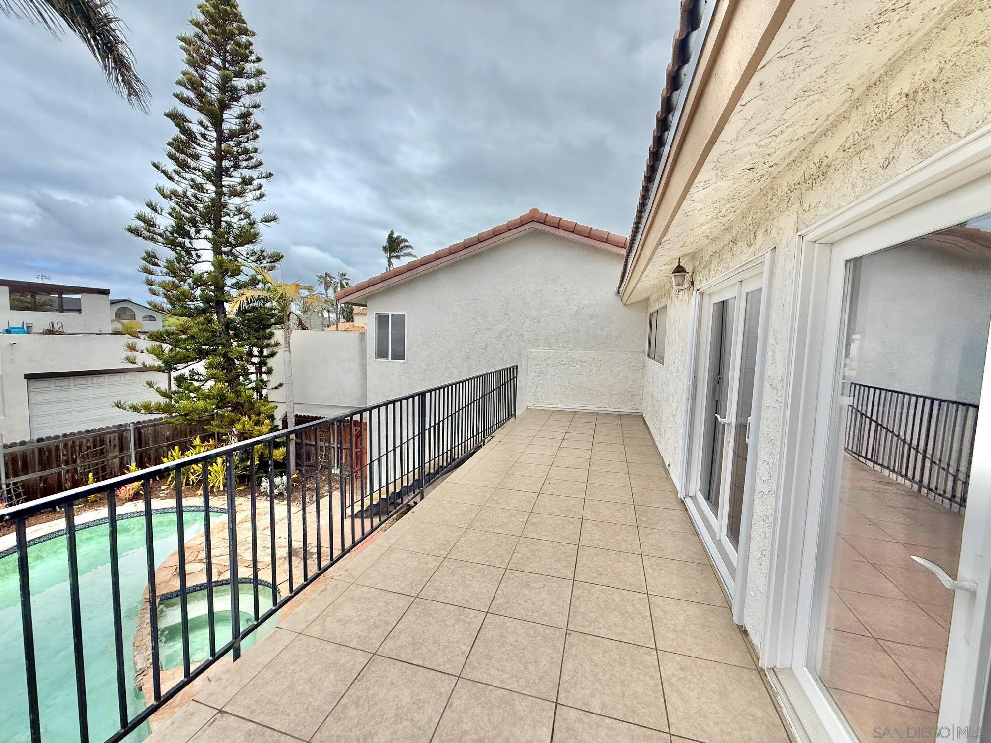 1210 CALIFORNIA
