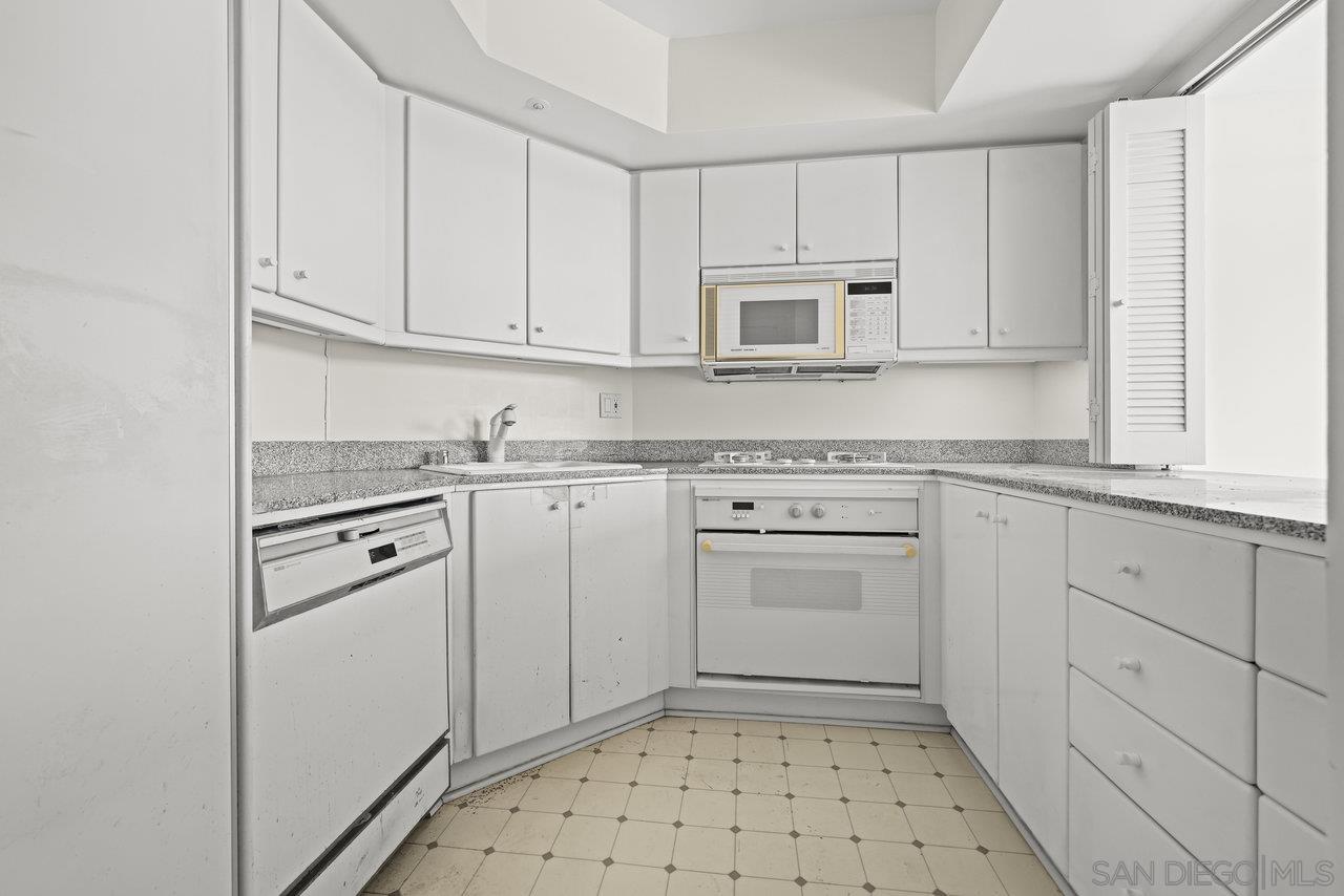 500 W Harbor Dr 808
