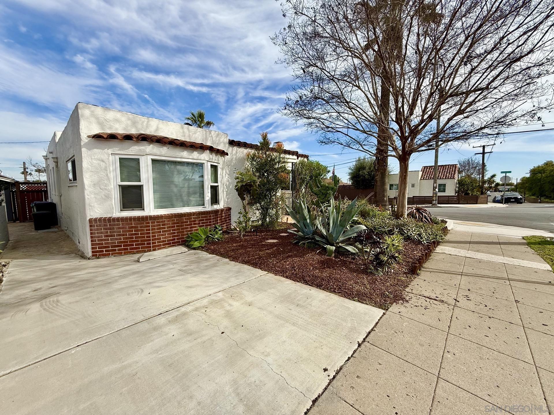 3406 Redwood St