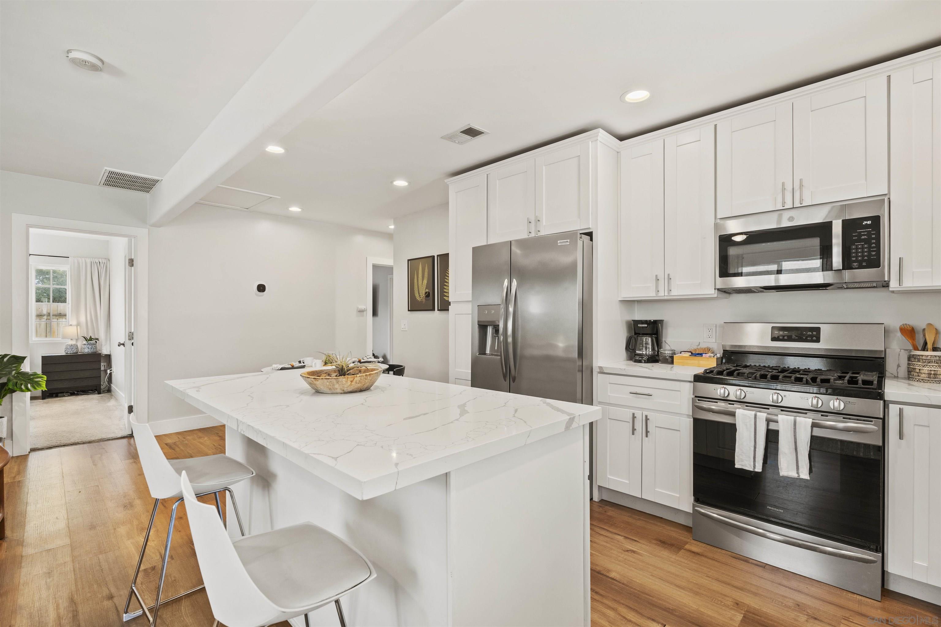 130 W Lewis St