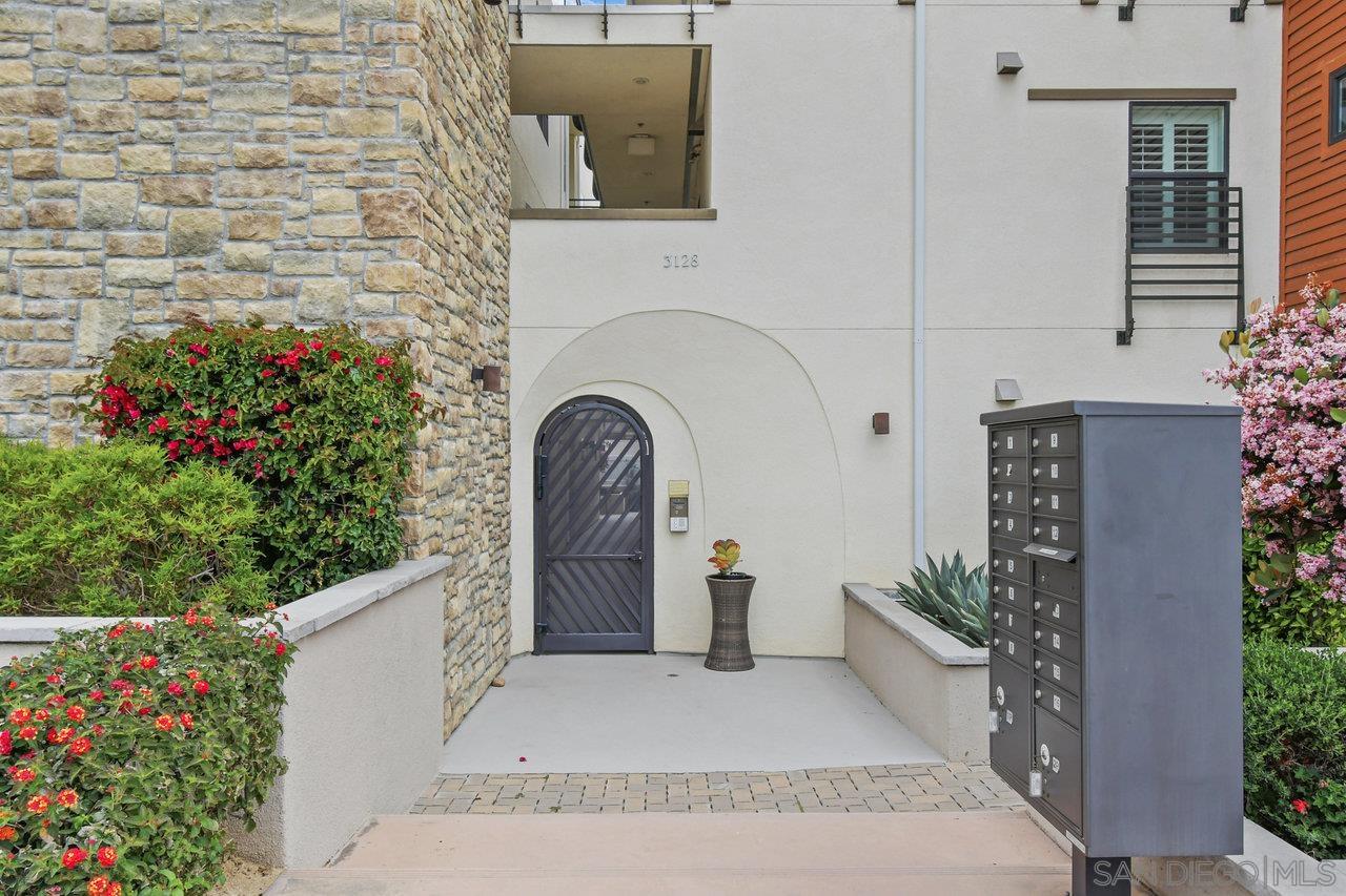3128 Canon St 301