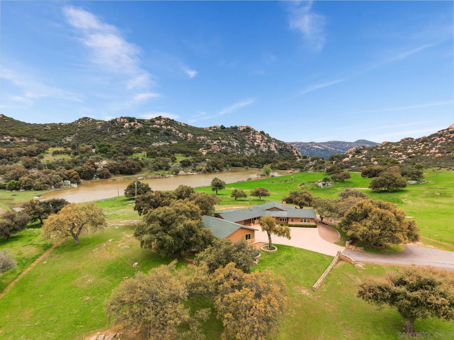 Alpine, California 91901, United States, 3 Bedrooms Bedrooms, ,3 BathroomsBathrooms,Residential,Active,46042