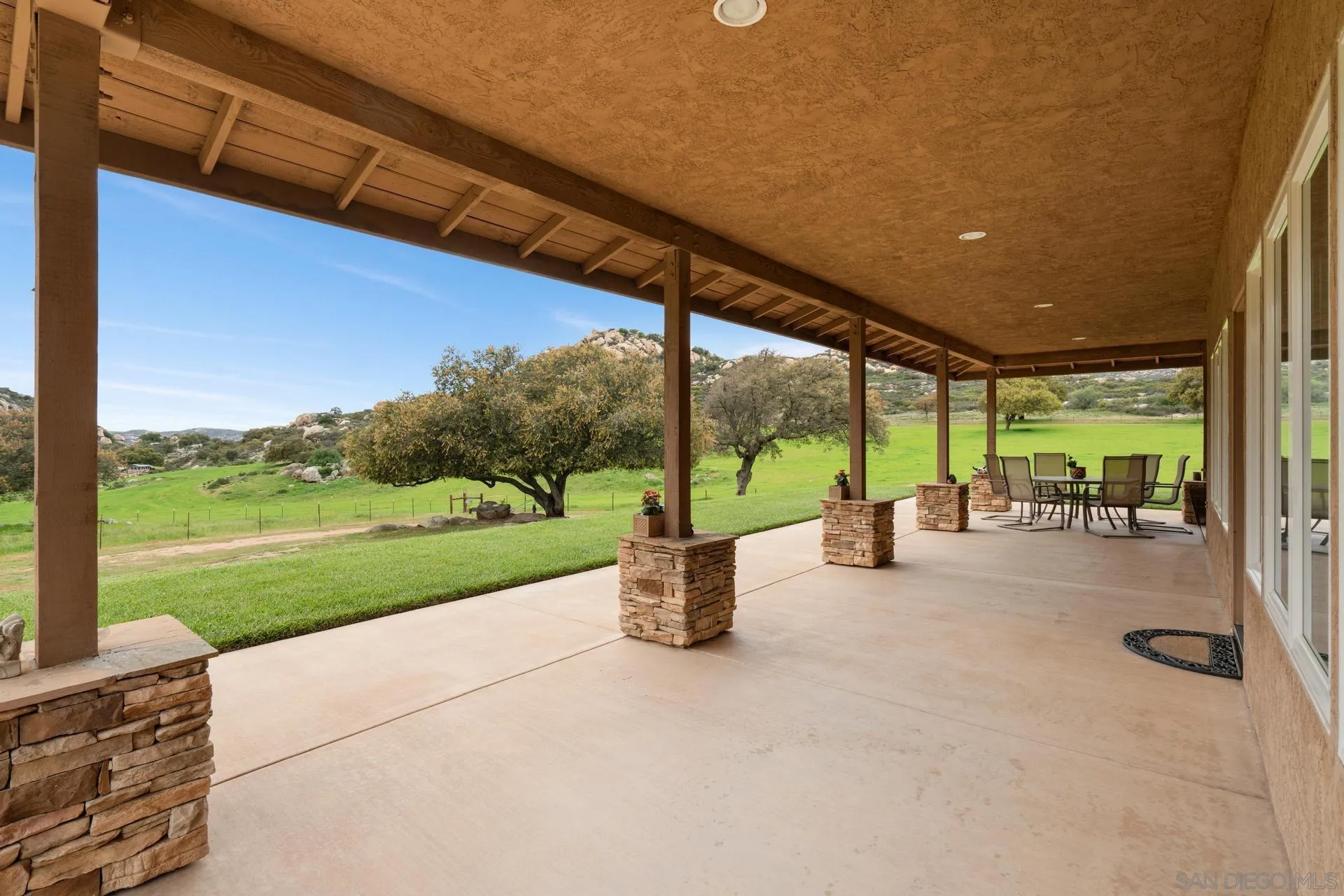 Alpine, California 91901, United States, 3 Bedrooms Bedrooms, ,3 BathroomsBathrooms,Residential,Active,46042