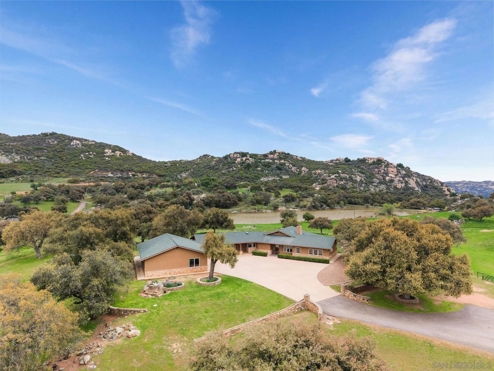 Alpine, California 91901, United States, 3 Bedrooms Bedrooms, ,3 BathroomsBathrooms,Residential,Active,46042